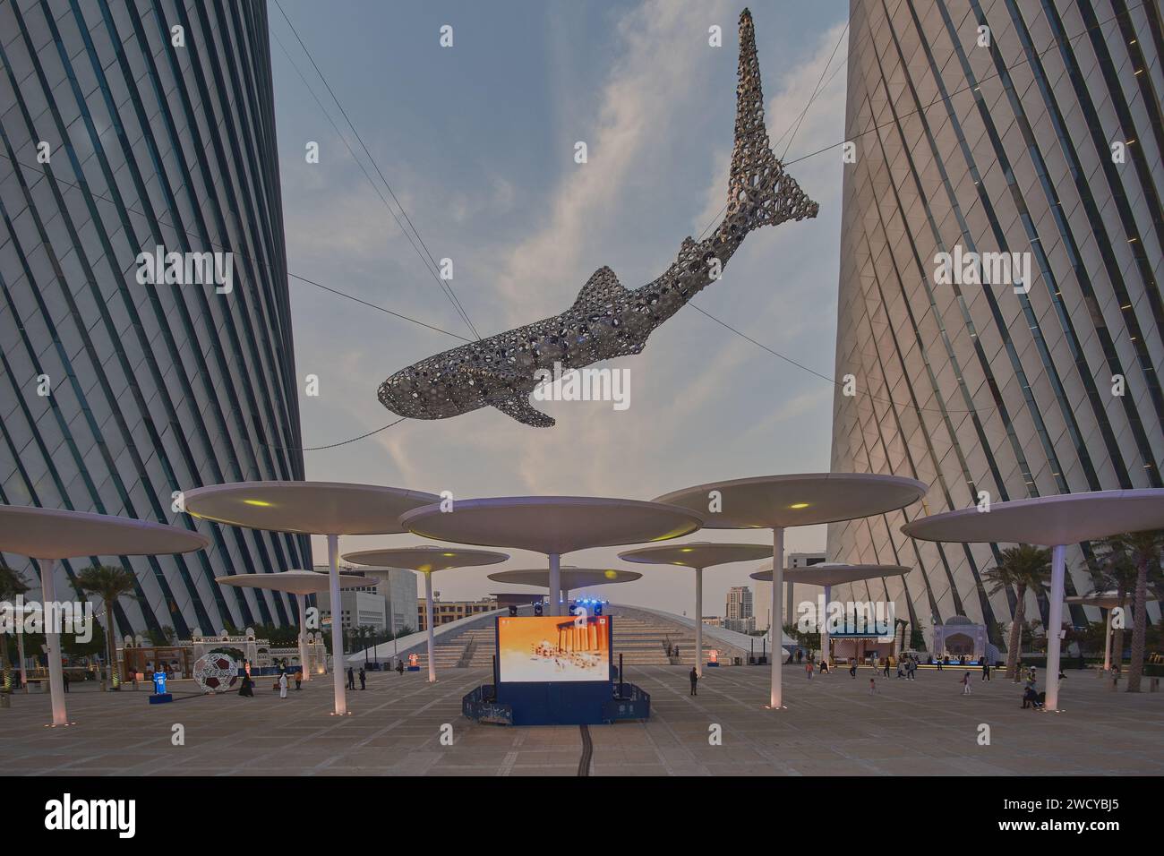 Lusail Boulevard a Lusail , Qatar, che mostra la sfilata Hello Asia dei paesi che partecipano alla Coppa Asiatica AFC 2023 che celebra la diversità delle culture asiatiche Foto Stock