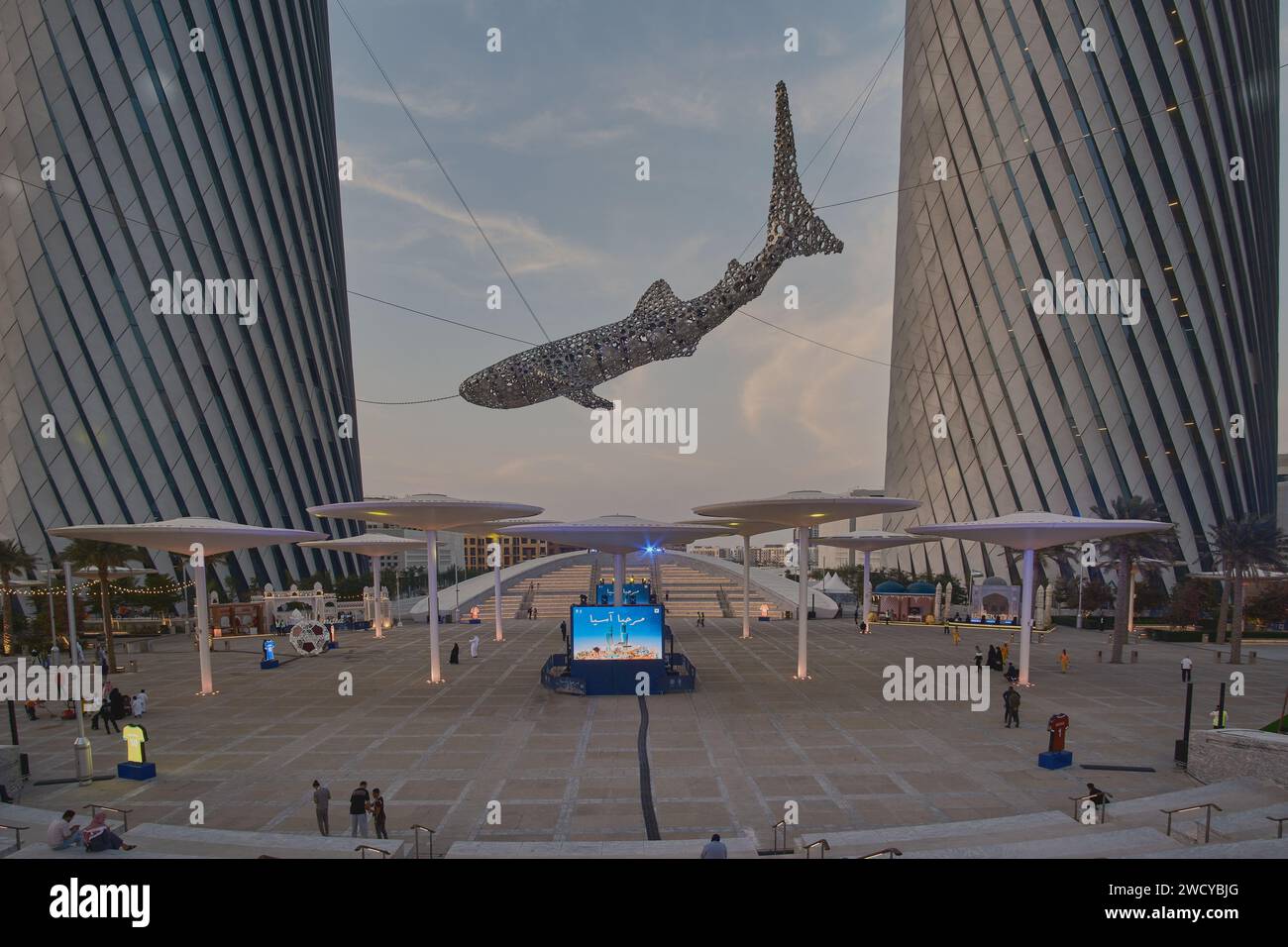 Lusail Boulevard a Lusail , Qatar, che mostra la sfilata Hello Asia dei paesi che partecipano alla Coppa Asiatica AFC 2023 che celebra la diversità delle culture asiatiche Foto Stock