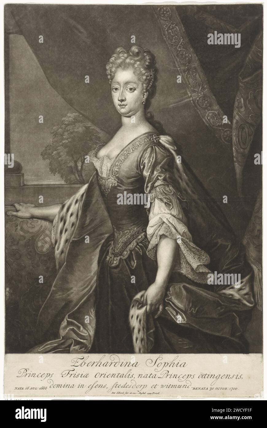 Ritratto di Ebardina Sophia van Oost -Friesland, Pieter Schenk (i), 1700 - 1713 stampa Amsterdam carta incisione perla; collana di perle (+ abiti da donna) Foto Stock