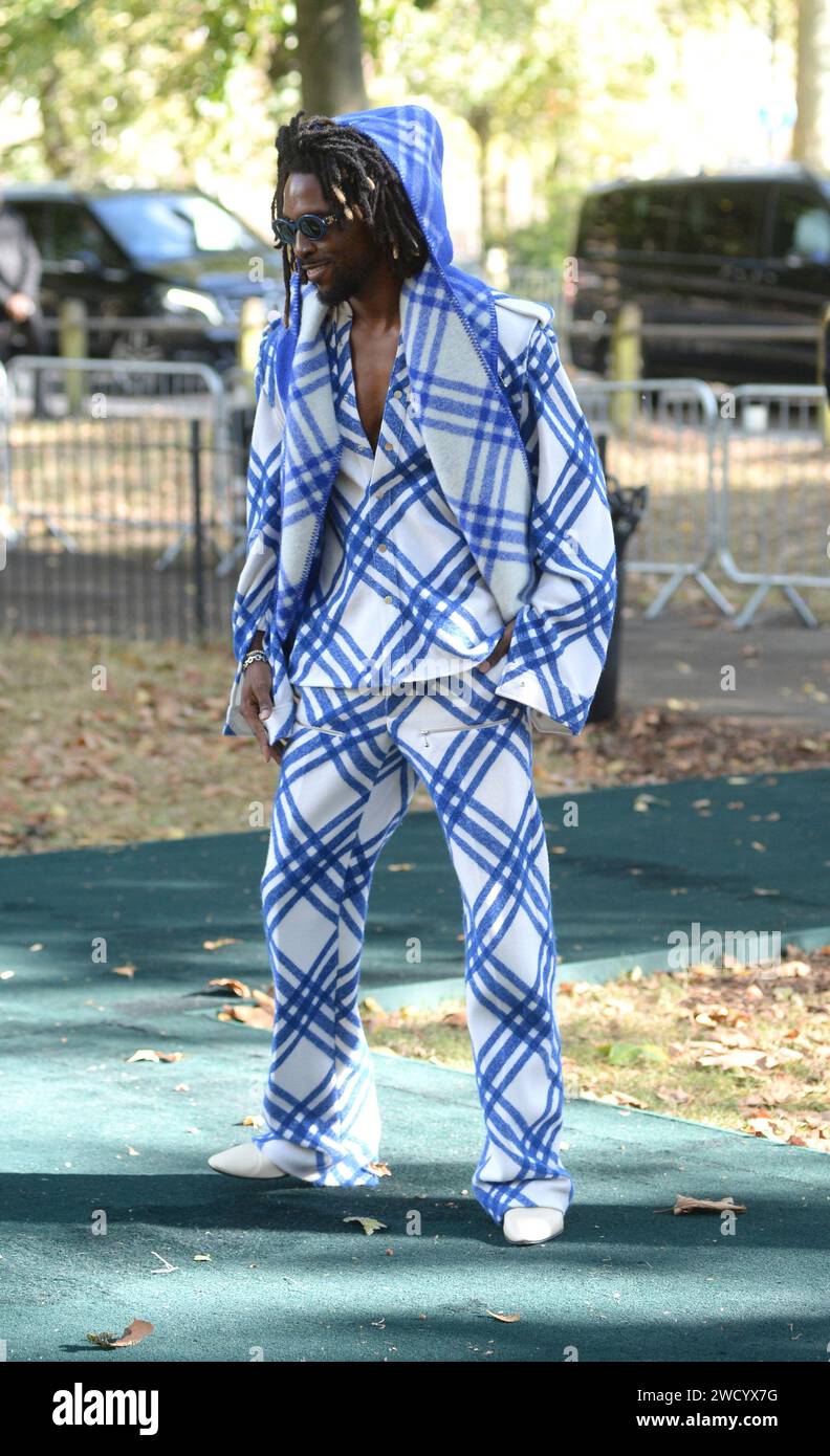 Foto da accreditare ©Alpha Press 078237 18/09/2023 Saint Jhn AKA Carlos St John Phillips LFW London Fashion Week 2023 Burberry Fashion Show arrivi Foto Stock