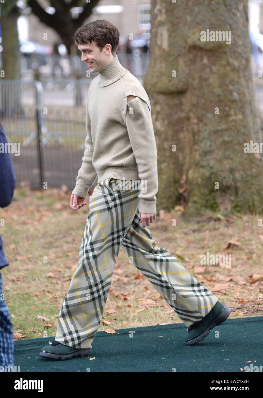 Foto da accreditare ©Alpha Press 078237 18/09/2023 Matthew Ball LFW London Fashion Week 2023 Burberry Fashion Show arrivi Foto Stock