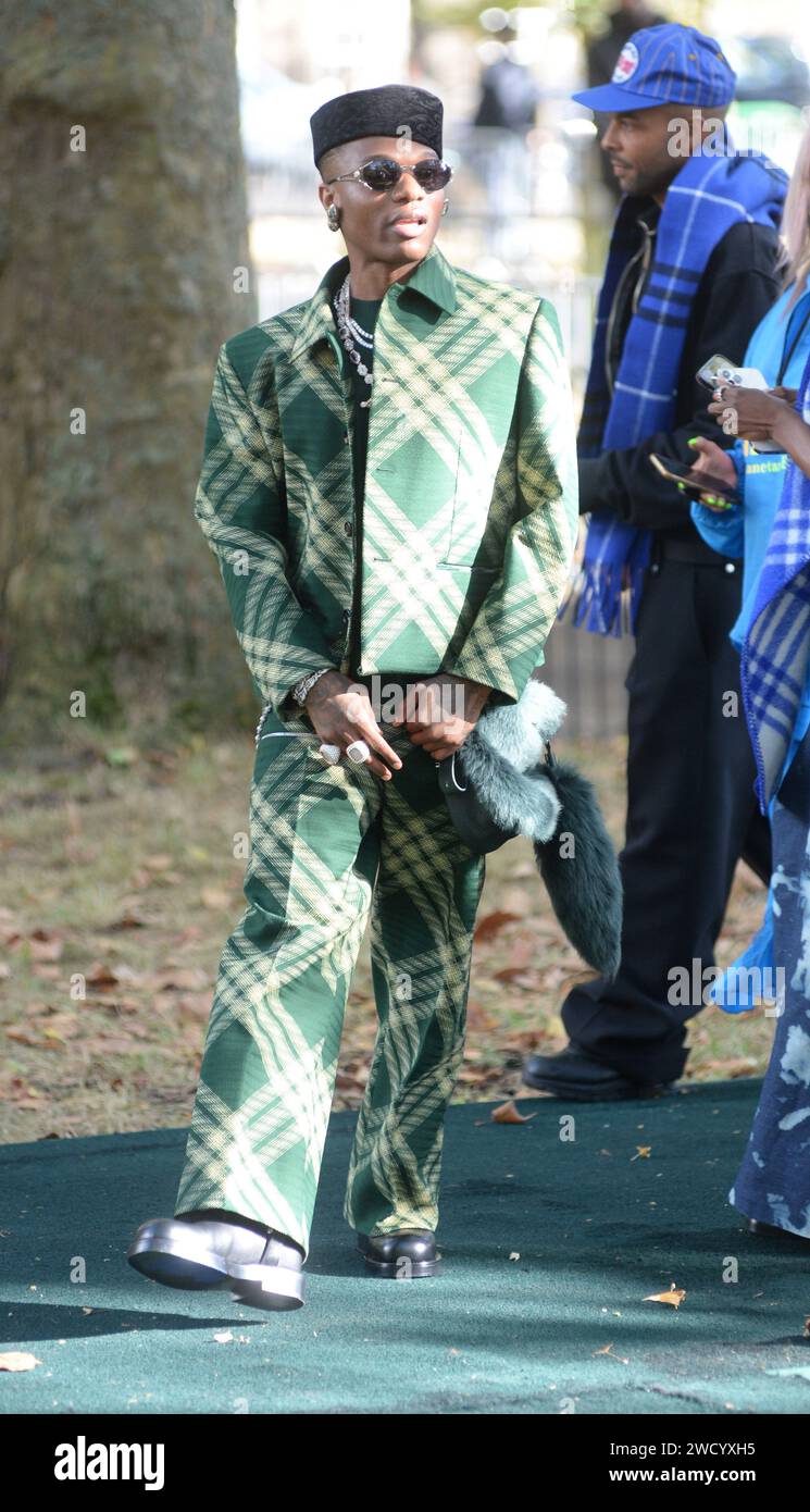 Foto da accreditare ©Alpha Press 078237 18/09/2023 Wizkid LFW London Fashion Week 2023 Burberry Fashion Show arrivi Foto Stock