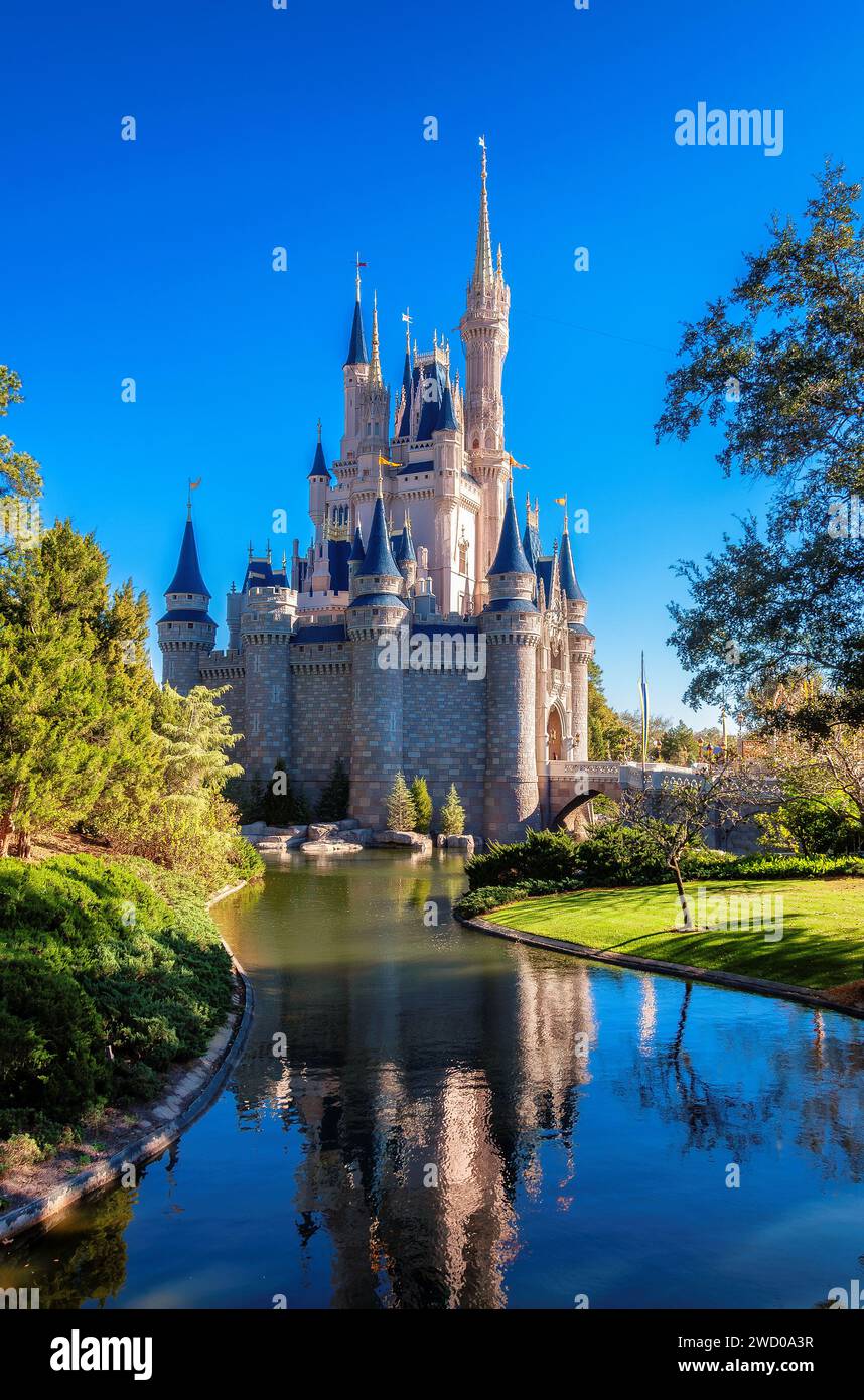 Castello di Cenerentola nel Walt Disney World Magic Kingdom di Orlando, Florida Foto Stock