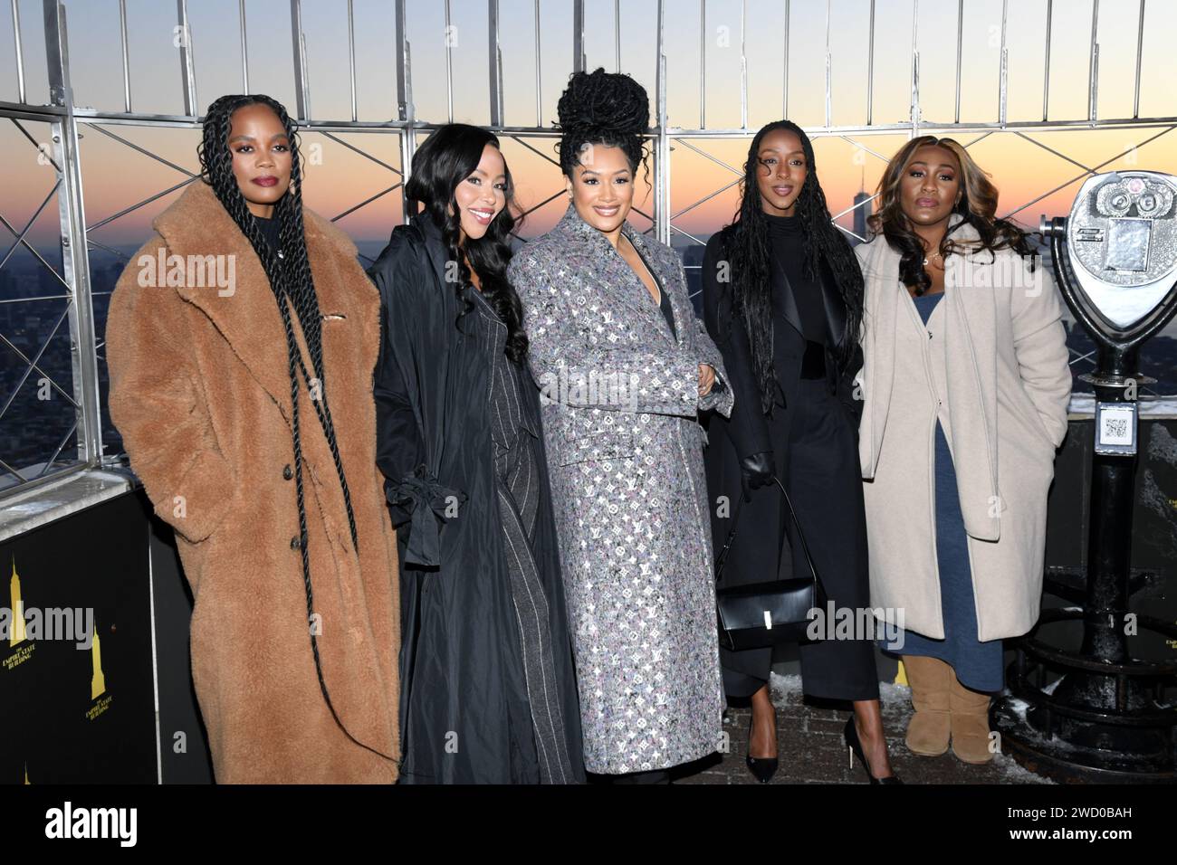 New York, USA. 17 gennaio 2024. Novi Brown, KJ Smith, Crystal Renee Hayslett, Ebony Obsidian e Mignon Von - il cast di "Tyler Perry's Sistas" visita l'Empire State Building a New York, NY il 17 gennaio 2024. (Foto di Efren Landaos/Sipa USA) credito: SIPA USA/Alamy Live News Foto Stock