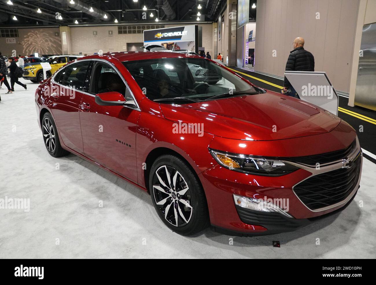 Philadelphia, Pennsylvania, U.S.A - 14 gennaio 2024 - il colore rosso della nuova berlina Chevrolet Malibu del 2024 Foto Stock