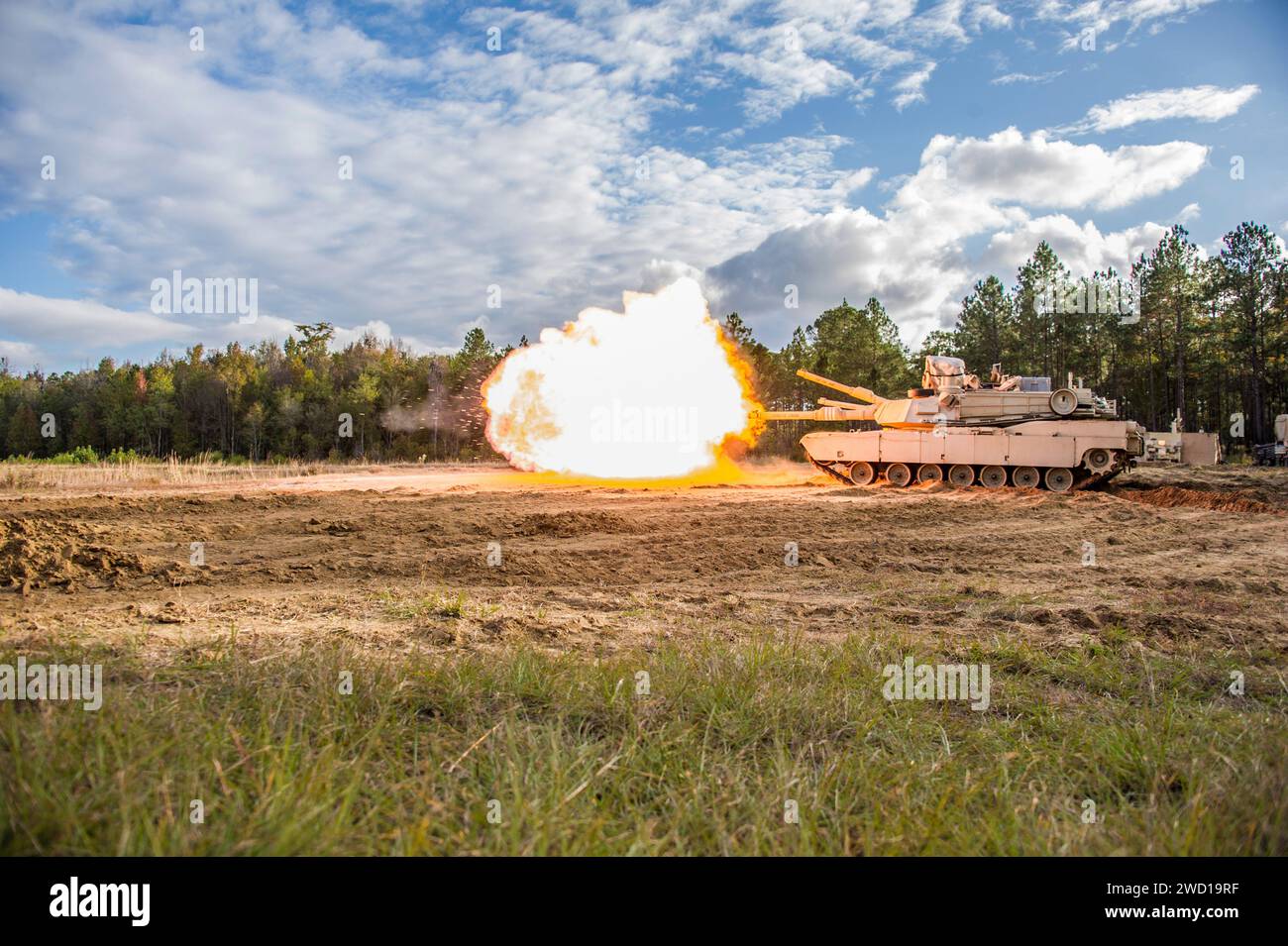 Un serbatoio M1A2 SEP Abrams si attiva durante un test di screening di precisione sotto tensione. Foto Stock