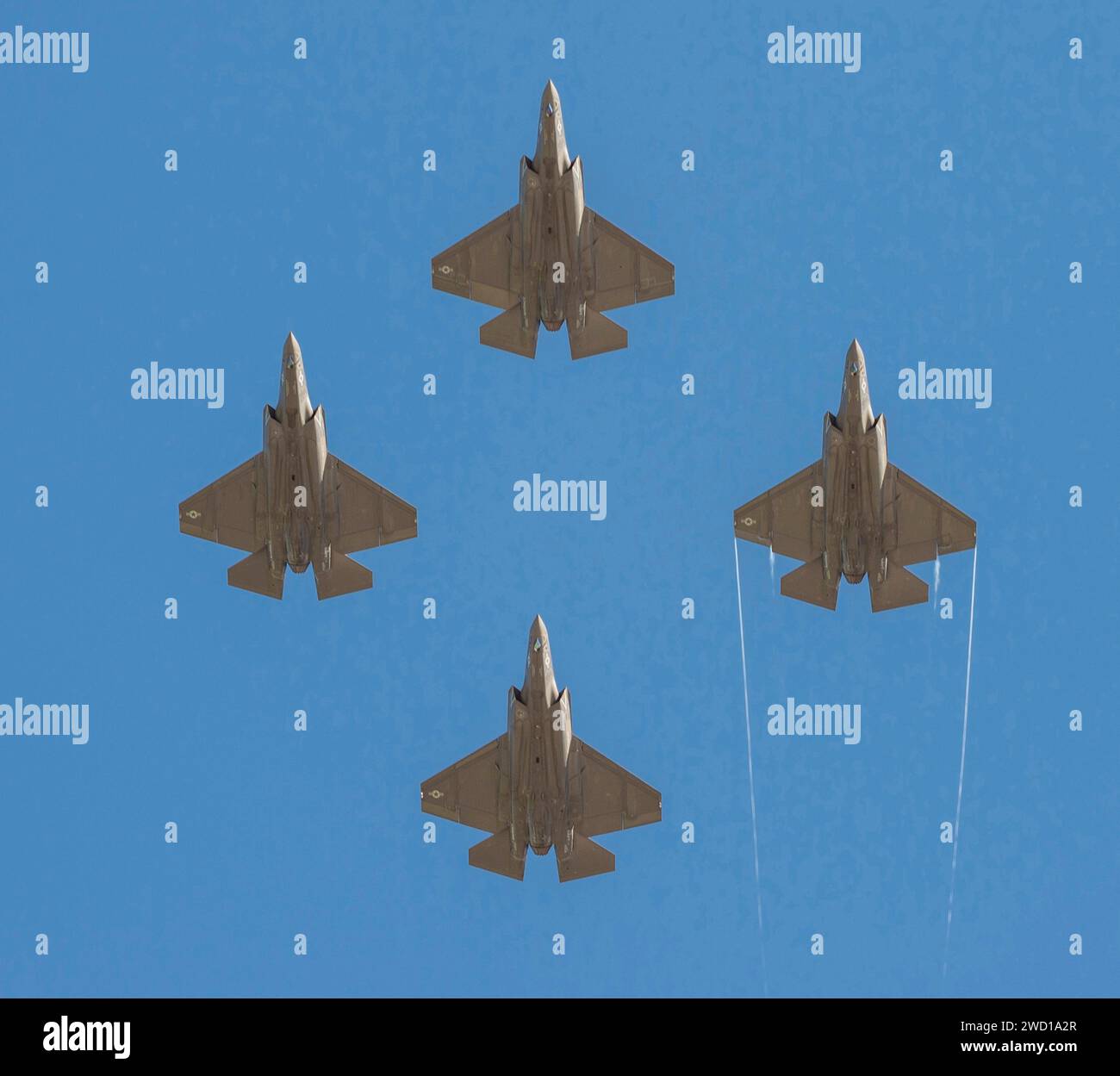 Quattro caccia da attacco congiunti F-35C Lightning II volano in formazione. Foto Stock