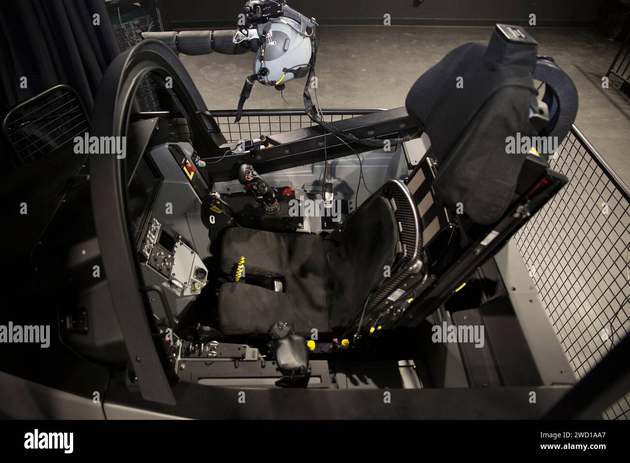 Un simulatore di volo F-35 rimane inattivo. Foto Stock