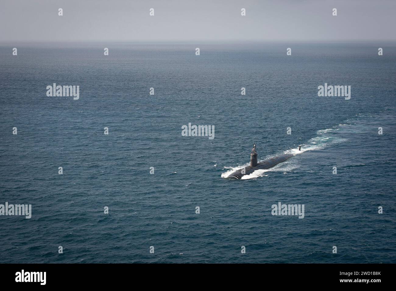 Il sottomarino ad attacco rapido USS Pasadena torna alla base navale Point Loma, San Diego, California. Foto Stock