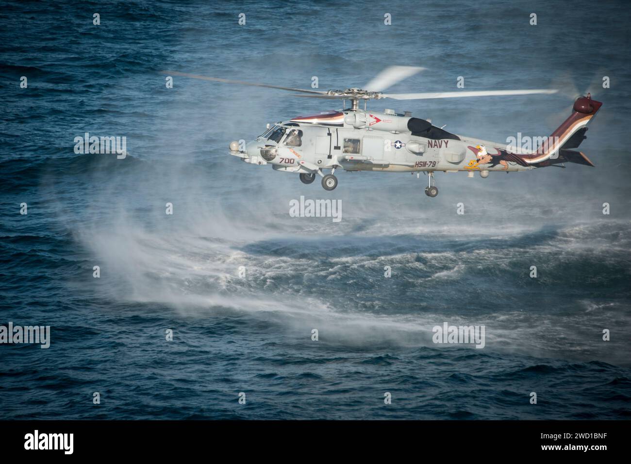 Un elicottero MH-60R Sea Hawk al largo della costa di San Diego, California. Foto Stock