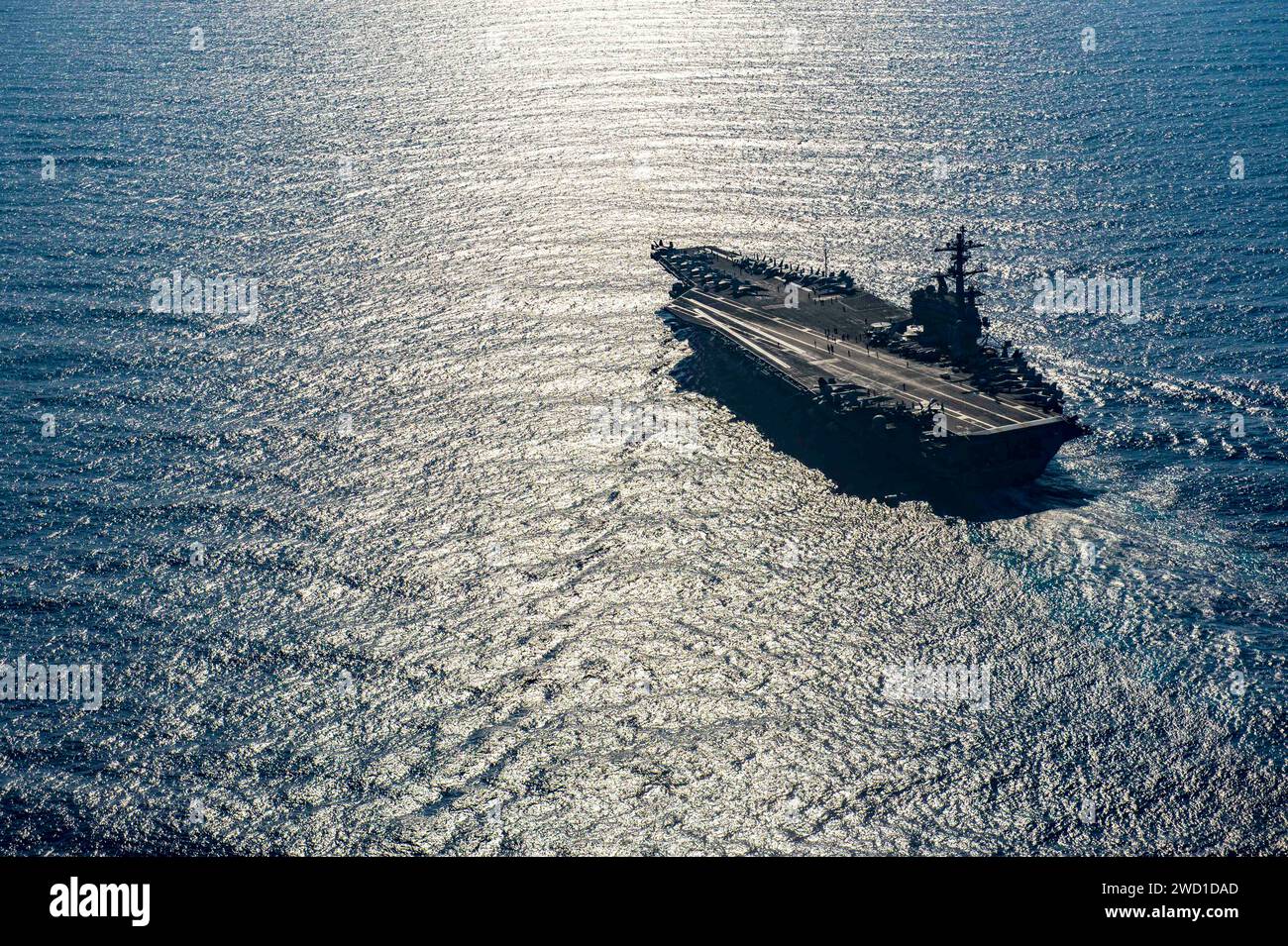 20 luglio 2017 - la portaerei USS George H.W. Bush (CVN 77) transita nel Mar Mediterraneo a sostegno dell'operazione Inherent Resolve. Foto Stock