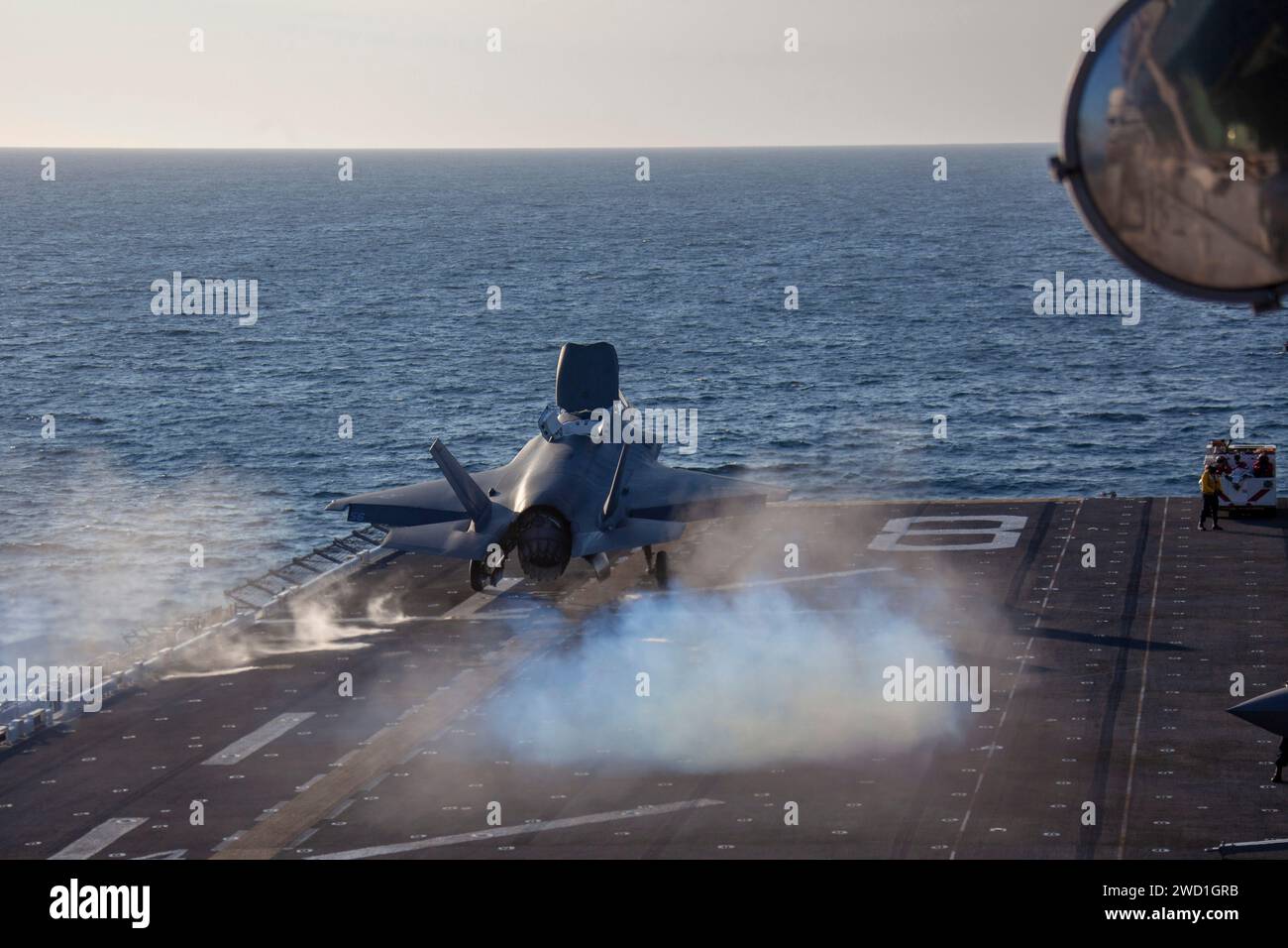 Un F-35B Lightning II del corpo dei Marines degli Stati Uniti decolla dal ponte di volo dell'isola USS Makin. Foto Stock