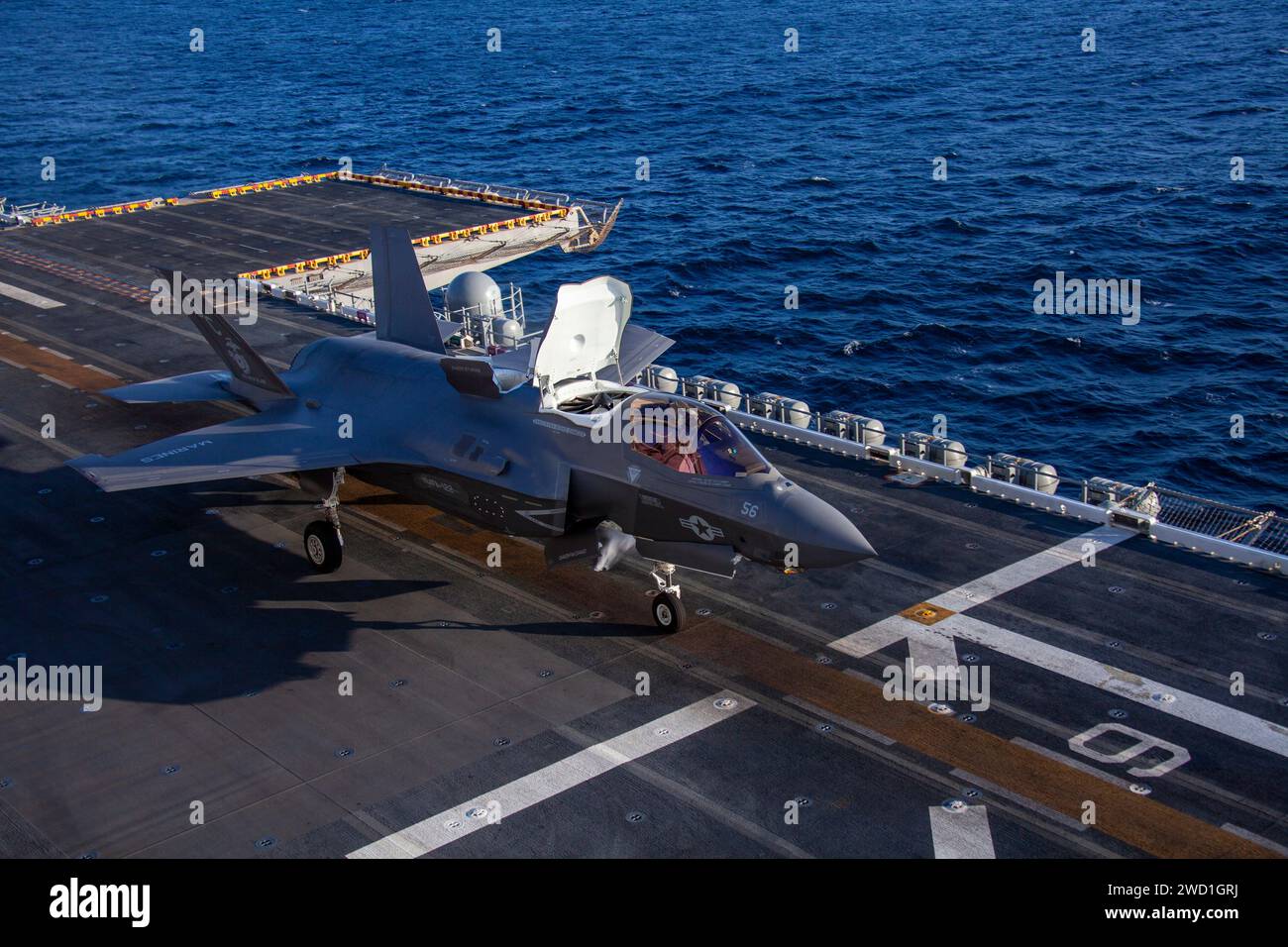 Un F-35B Lightning II del corpo dei Marines degli Stati Uniti decolla dal ponte di volo dell'isola USS Makin. Foto Stock