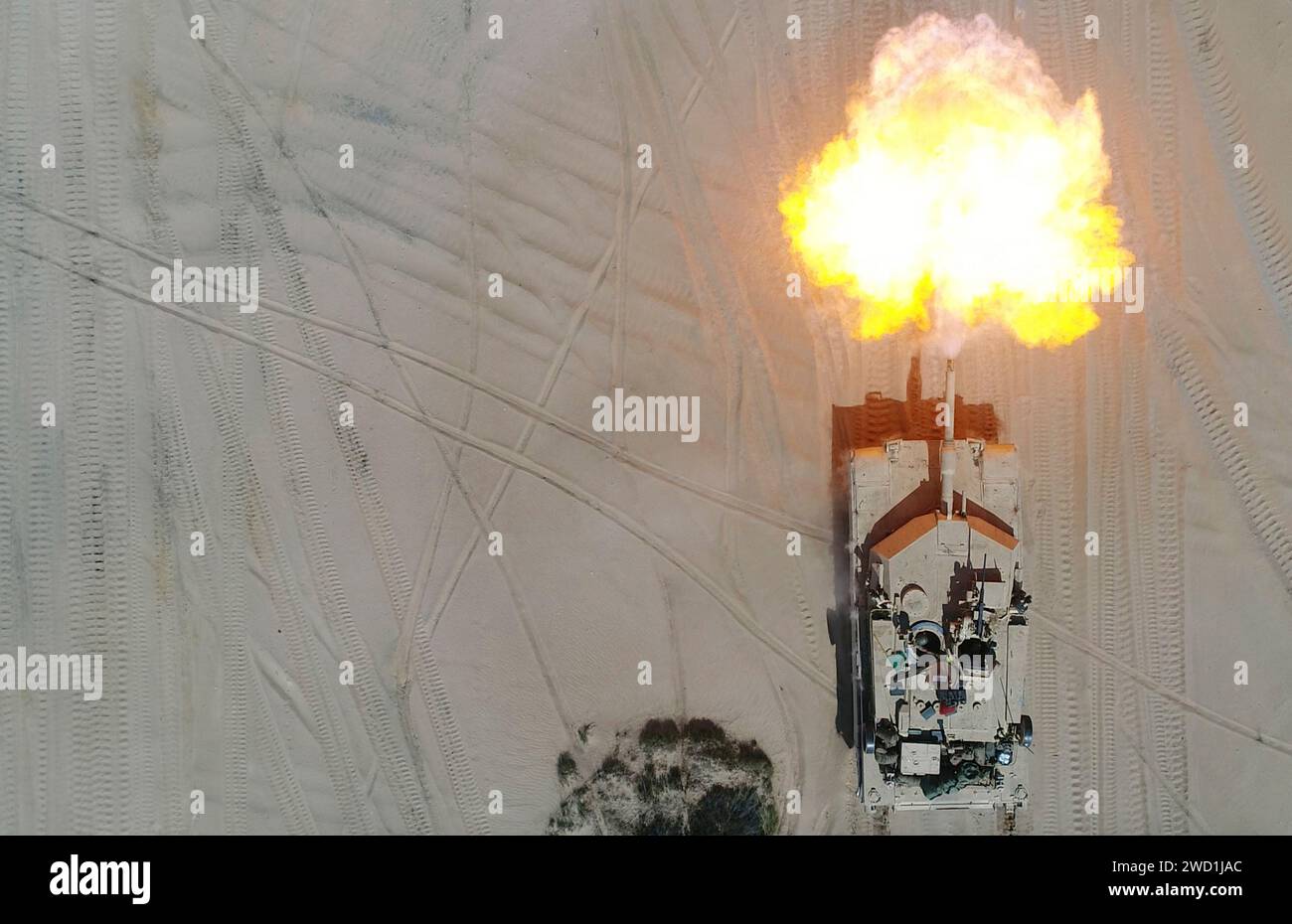 I Marines sparano il carro armato M1A1 Abrams durante un'esercitazione sotto tensione. Foto Stock I Marines sparano il carro armato M1A1 Abrams durante un'esercitazione sotto tensione. Foto Stock