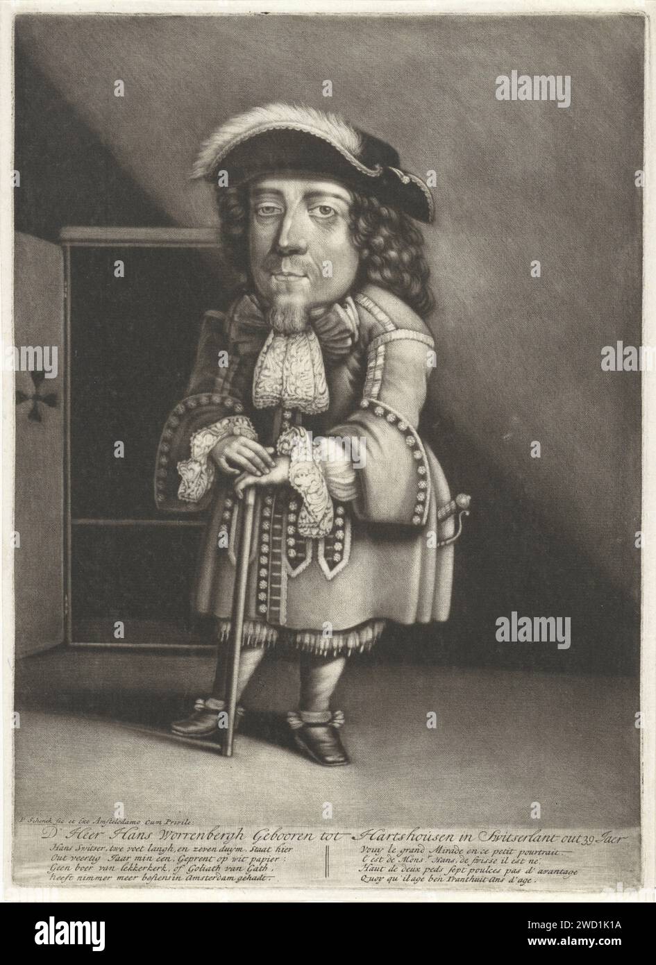 Ritratto van Hans Worrenbergh, Pieter Schenk (i), 1670 - 1713 stampa il nano svizzero Hans Worrenbergh all'età di 38 anni. Si appoggia sul suo bastone. Carta di Amsterdam che incide i piccoli Foto Stock