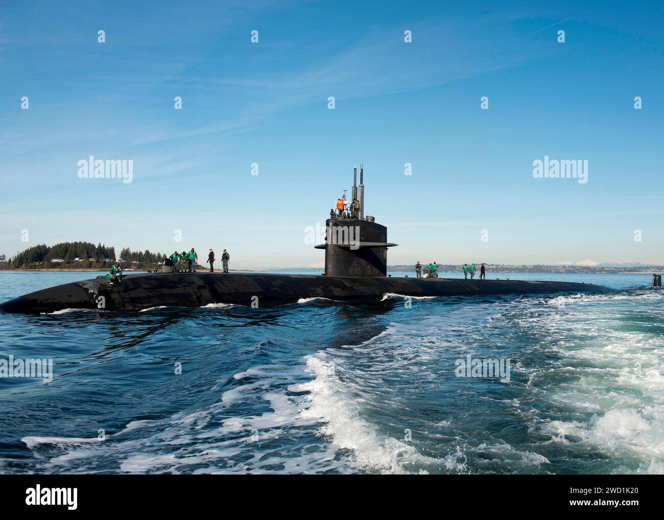 Il sottomarino USS Olympia transita Puget Sound sulla strada per Olympia, Washington, per una visita al porto. Foto Stock