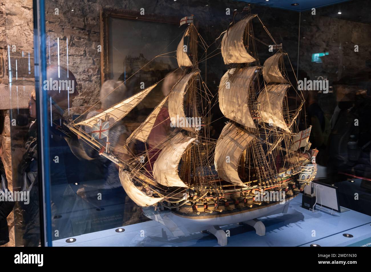 Modello navale della HMS St George, realizzato da prigionieri di guerra francesi al castello di Edimburgo nel 1760 per il duca di Atholl, Castello di Edimburgo, Scozia, Regno Unito. Foto Stock