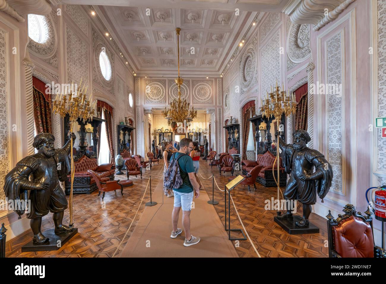 Grande sala all'interno del Palazzo Nazionale di pena a Sintra, Portogallo. Foto Stock