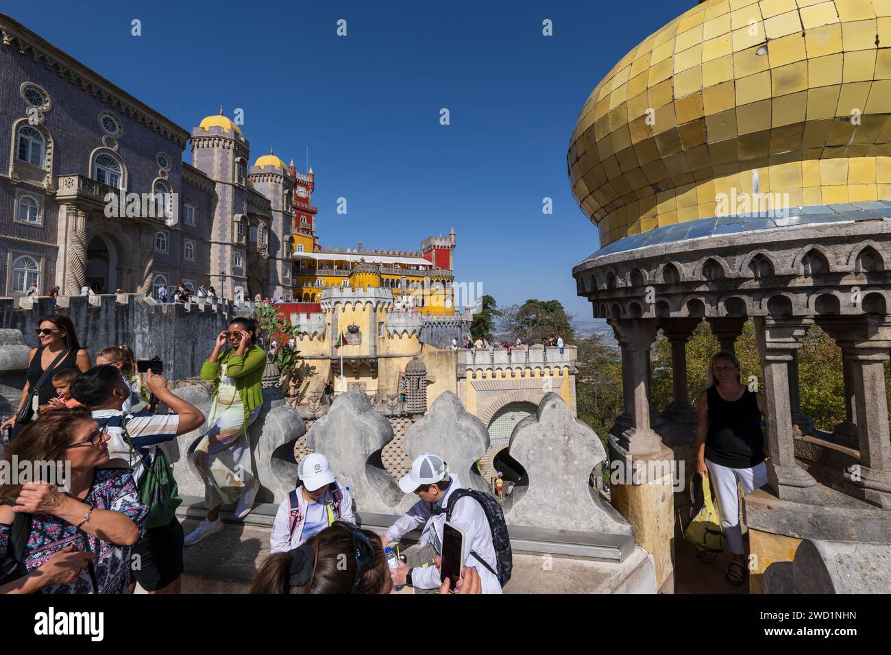 Palazzo Nazionale di pena a Sintra, Portogallo, castello in cima a una collina del XIX secolo in stile romanico e neo-manuelino. Foto Stock