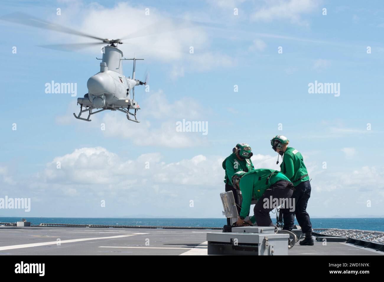 Un veicolo aereo senza equipaggio mq-8B Firescout decolla dalla nave da combattimento litorale USS Coronado. Foto Stock