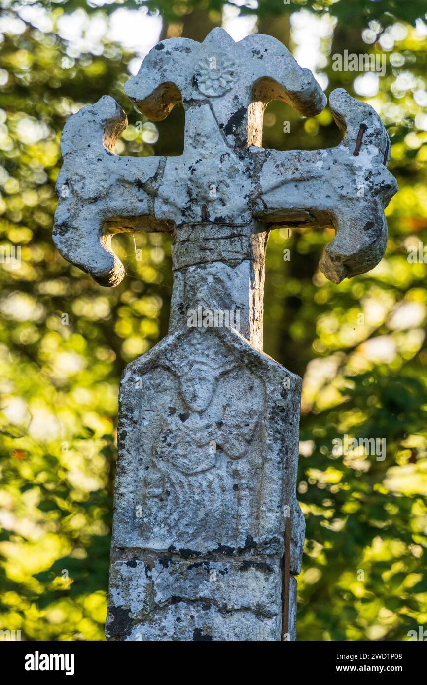 Croce dei pellegrini all'uscita di Roncesvalles, XIV secolo, strada di Santiago, Navarra, Spagna Foto Stock