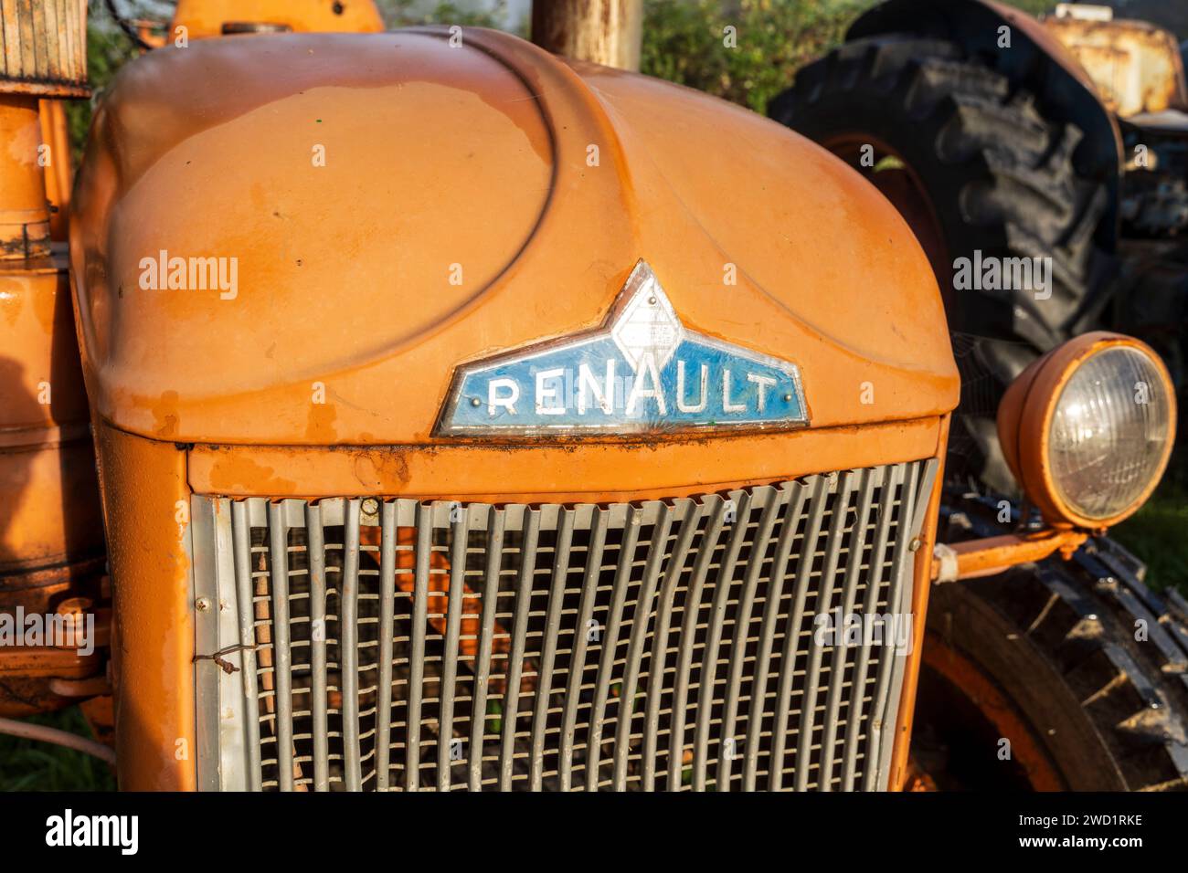 Vecchio trattore agricolo, Burguete, Santiago's Road, Navarra, Spagna Foto Stock