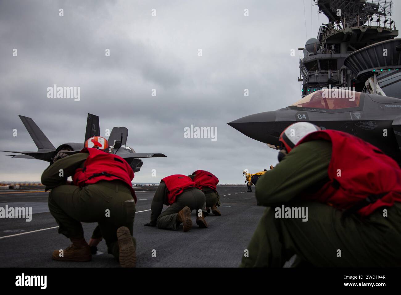 Un F-35B Lightning II del corpo dei Marines degli Stati Uniti decolla dalla nave d'assalto anfibio USS Makin Island. Foto Stock