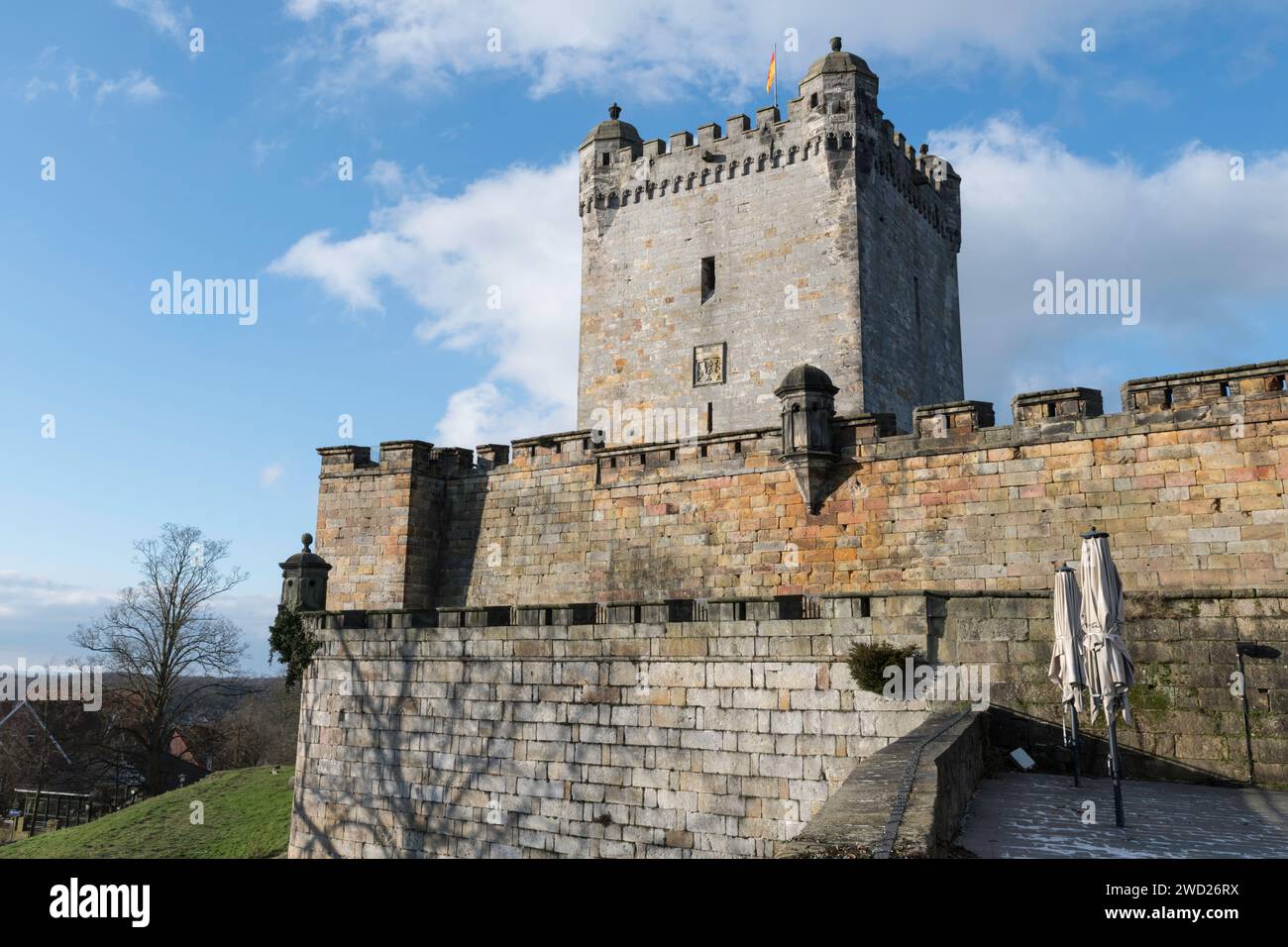 La vecchia torre dello storico castello di Bentheim, il più grande castello della Germania settentrionale Foto Stock