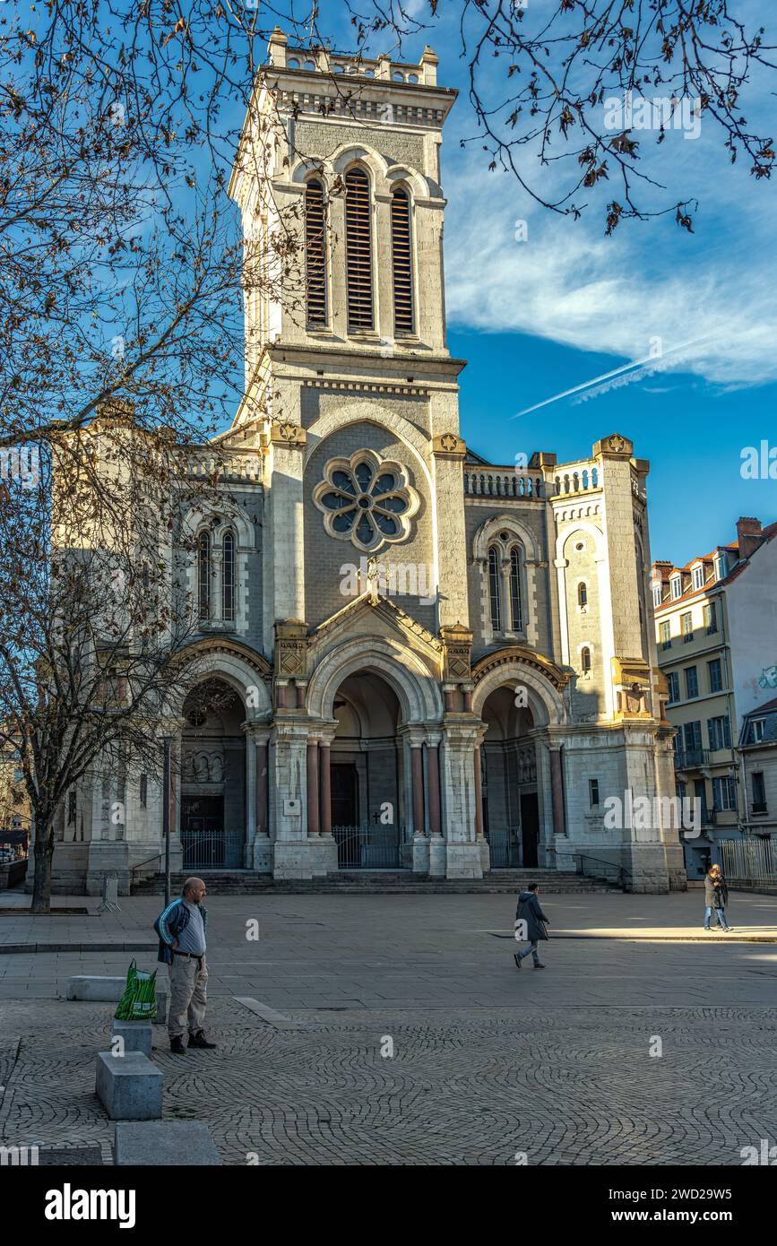 La facciata della cattedrale della città di Saint-Étienne dedicata a San Carlo Borromeo. Saint-Étienne, regione Auvergne-Rhône-Alpes, Francia Foto Stock