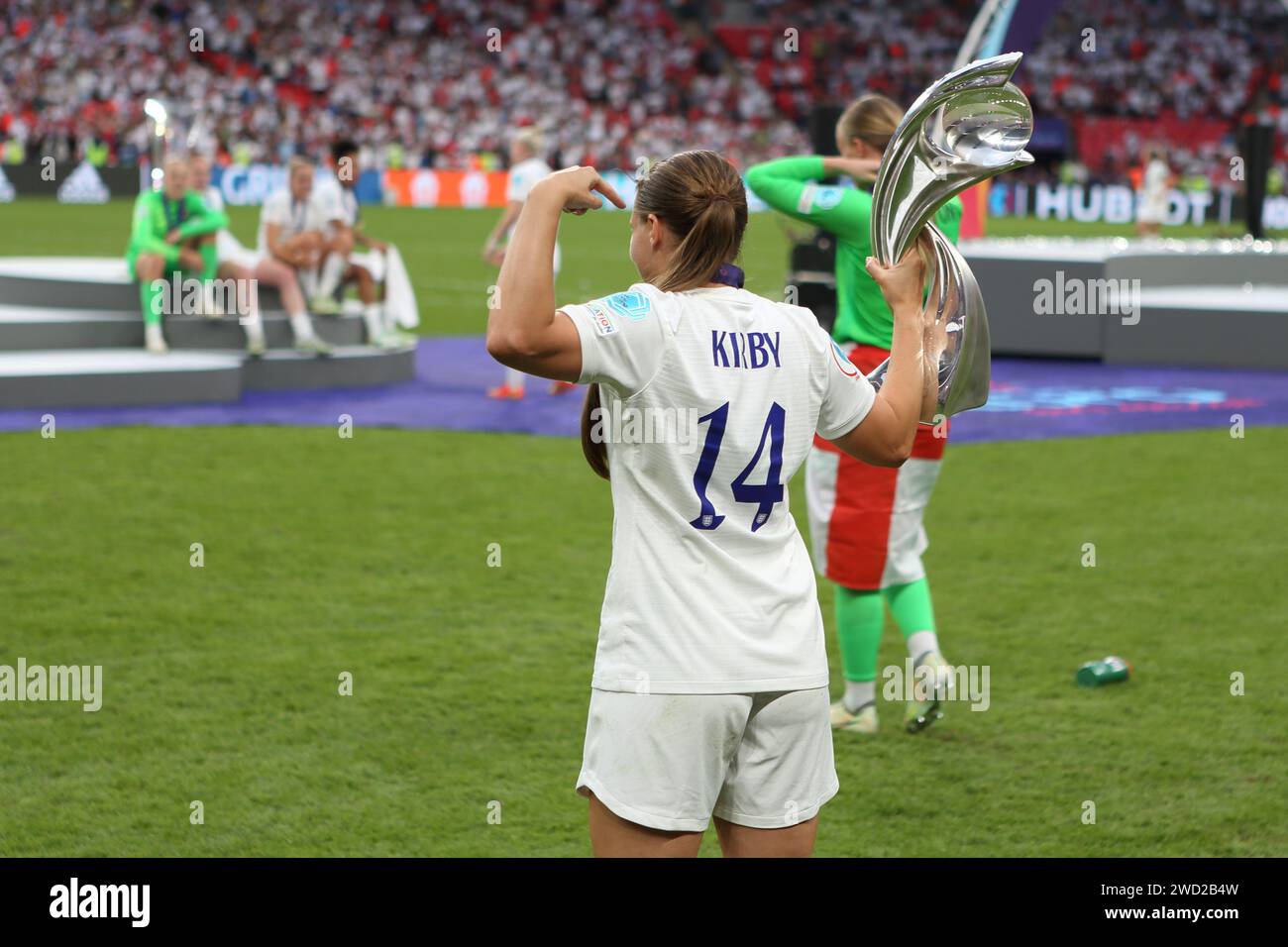 Fran Kirby con trofeo UEFA Women's Euro Final 2022 Inghilterra contro Germania allo stadio di Wembley, Londra 31 luglio 2022 Foto Stock