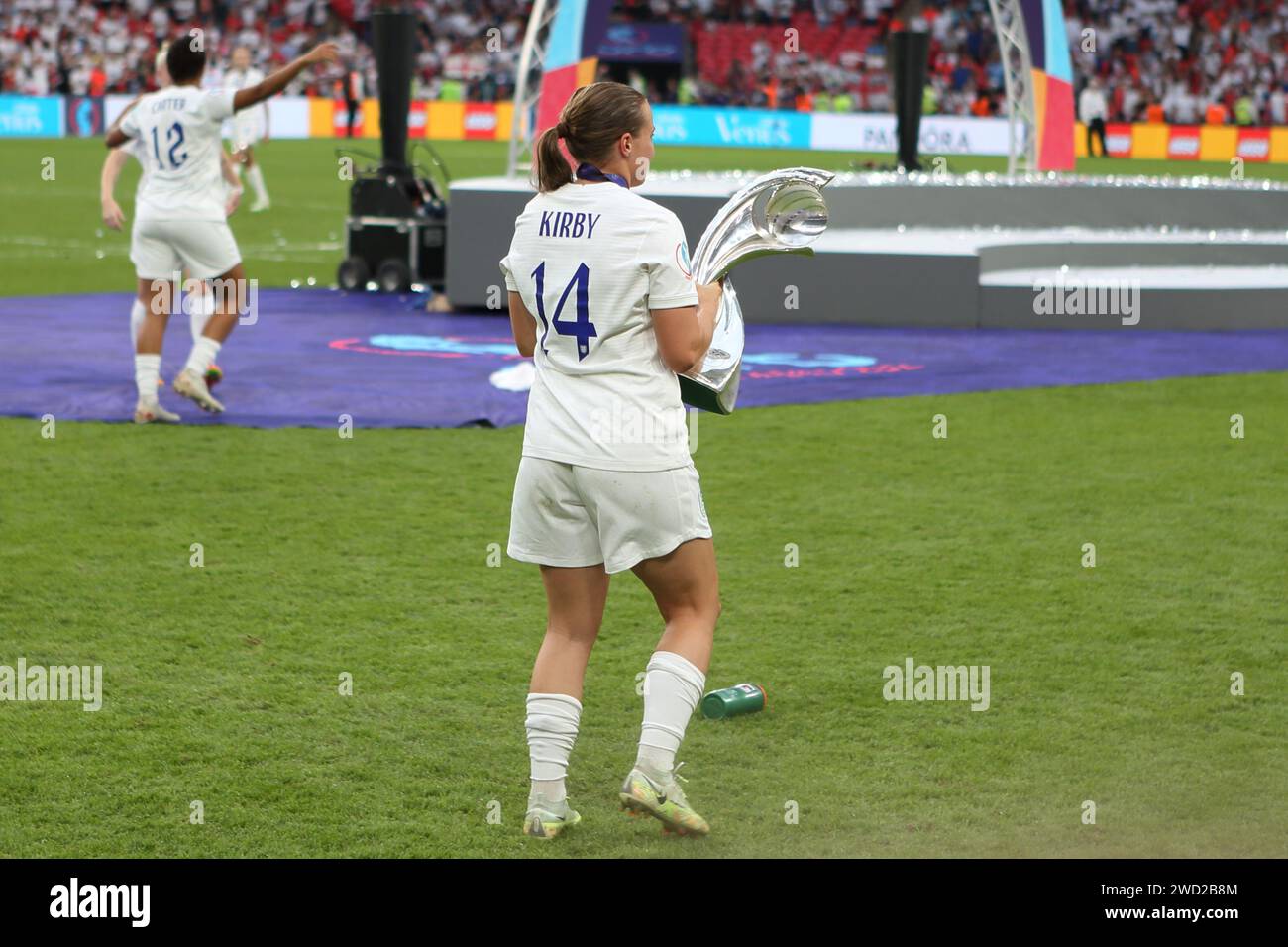 Fran Kirby con trofeo UEFA Women's Euro Final 2022 Inghilterra contro Germania allo stadio di Wembley, Londra 31 luglio 2022 Foto Stock