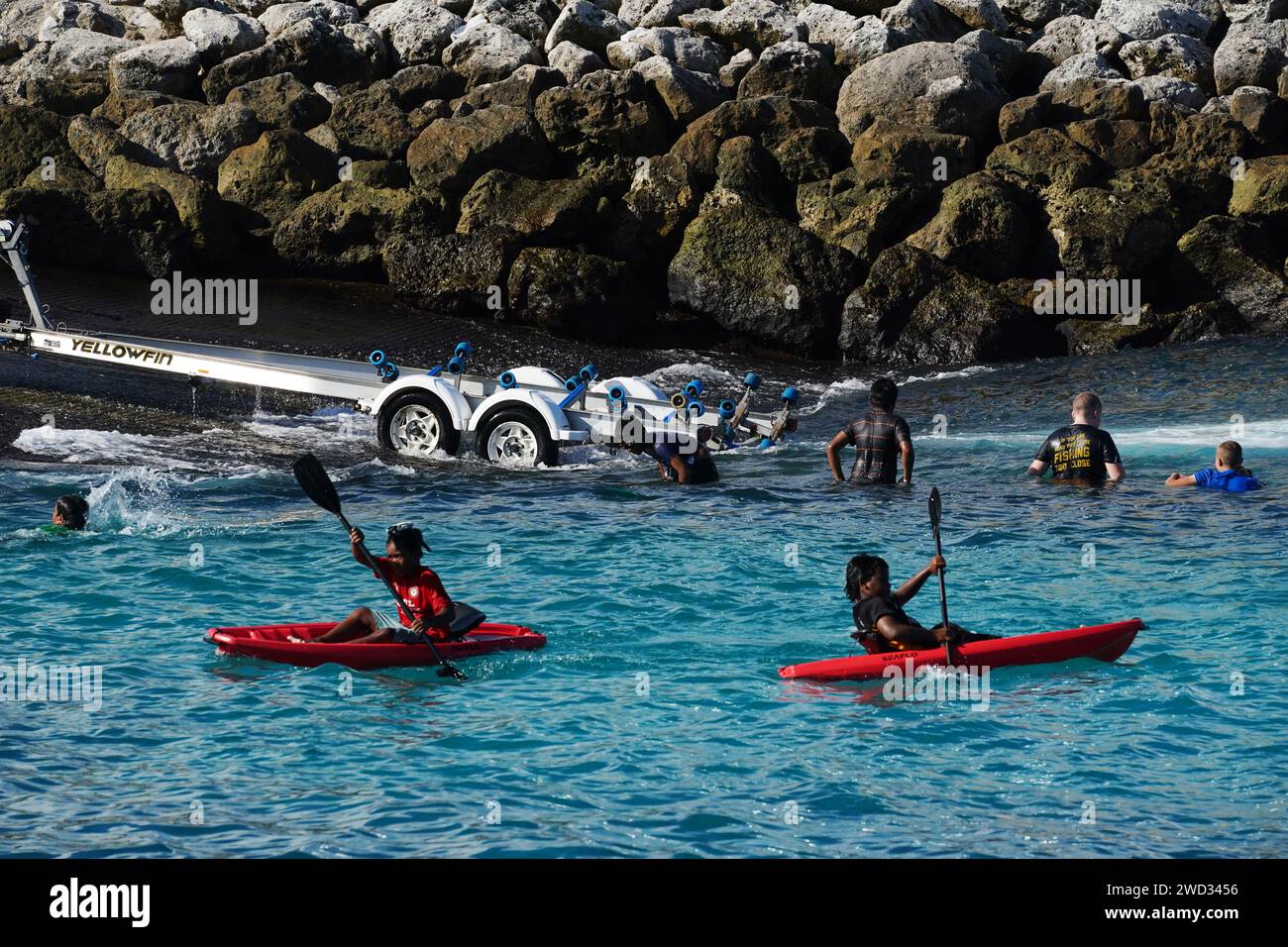 Yaren. 18 gennaio 2023. La gente si diverte ad Anibare Bay nella Repubblica di Nauru, 18 gennaio 2023. Crediti: Wang Shen/Xinhua/Alamy Live News Foto Stock