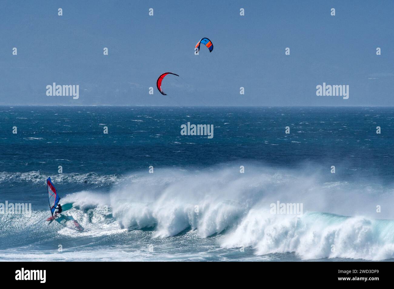 Windsurf all'Hookipa Beach Park, paia, Maui, Hawaii Foto Stock