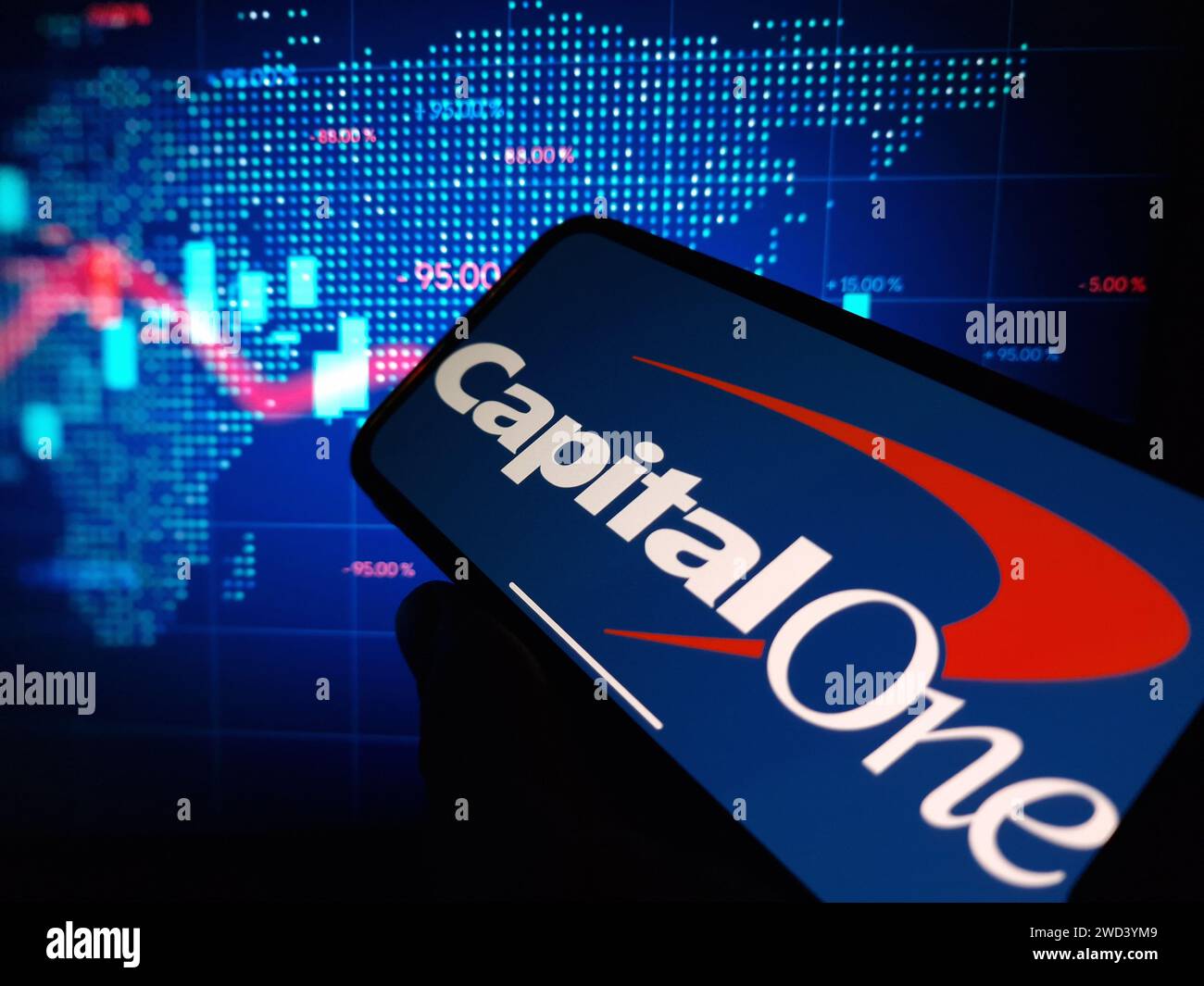 Konskie, Polonia - 16 gennaio 2024: Logo aziendale Capital One visualizzato sullo schermo del telefono cellulare Foto Stock