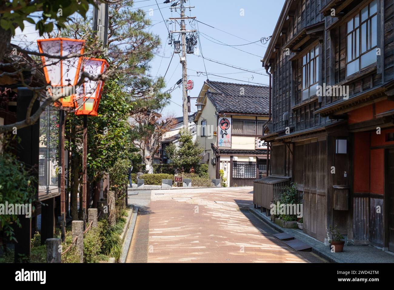 Scena di strada nel distretto di Kazuemachi Chaya, Kanazawa, distretto di Ishikawa, Giappone Foto Stock