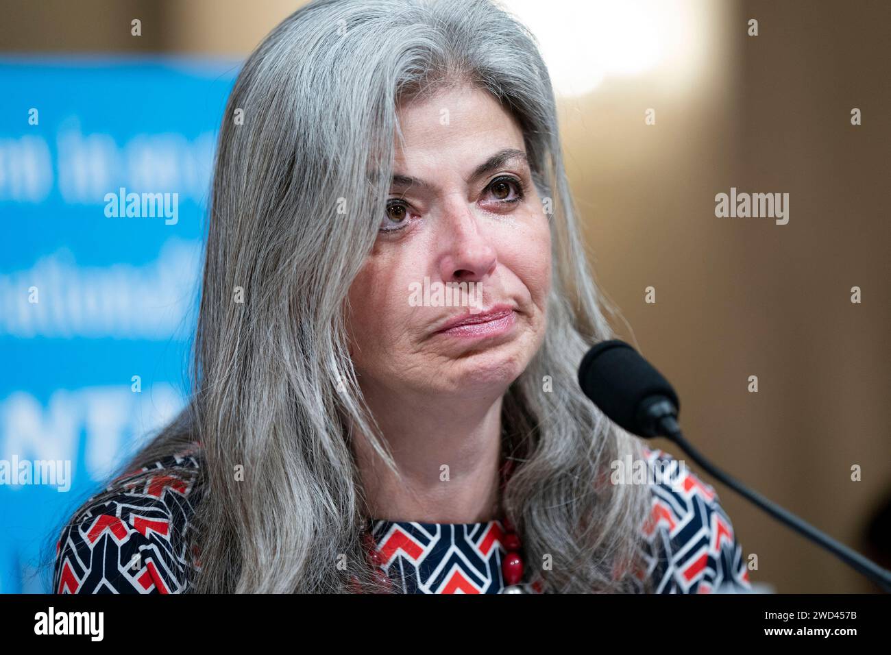 Washington, Stati Uniti. 18 gennaio 2024. Josephine Dunn guarda durante un'audizione della House Committee on Homeland Security sul confine meridionale al Campidoglio degli Stati Uniti a Washington, DC, giovedì 18 gennaio 2024. La figlia di Dunn, Ashley Dunn, morì nel 2021 dopo aver ingerito fentanyl, che credeva fosse ossicodone. Foto di Bonnie Cash/UPI credito: UPI/Alamy Live News Foto Stock