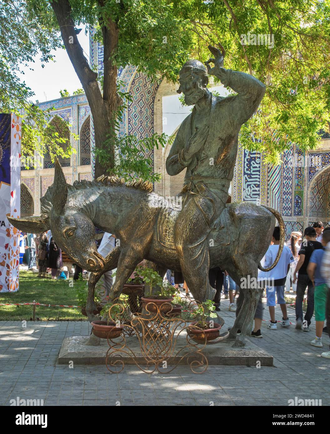 Monumento a Hodja Nasreddin in piazza Lab-i Hauz a Bukhara. Uzbekistan Foto Stock