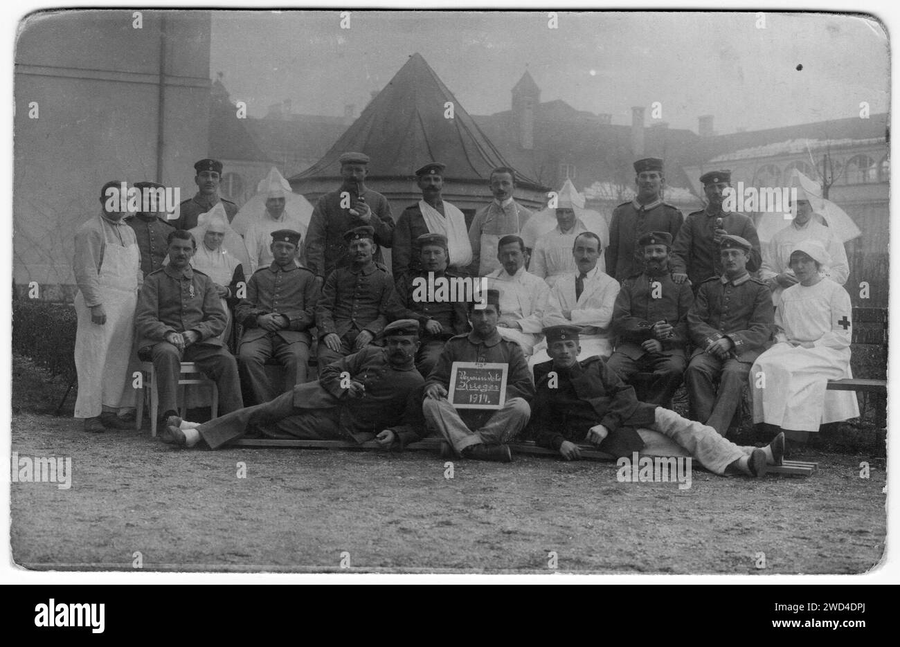 Foto antica del personale medico e militare in cura in ospedale. Monaco, Baviera, Germania. 29 agosto 1914. Foto Stock