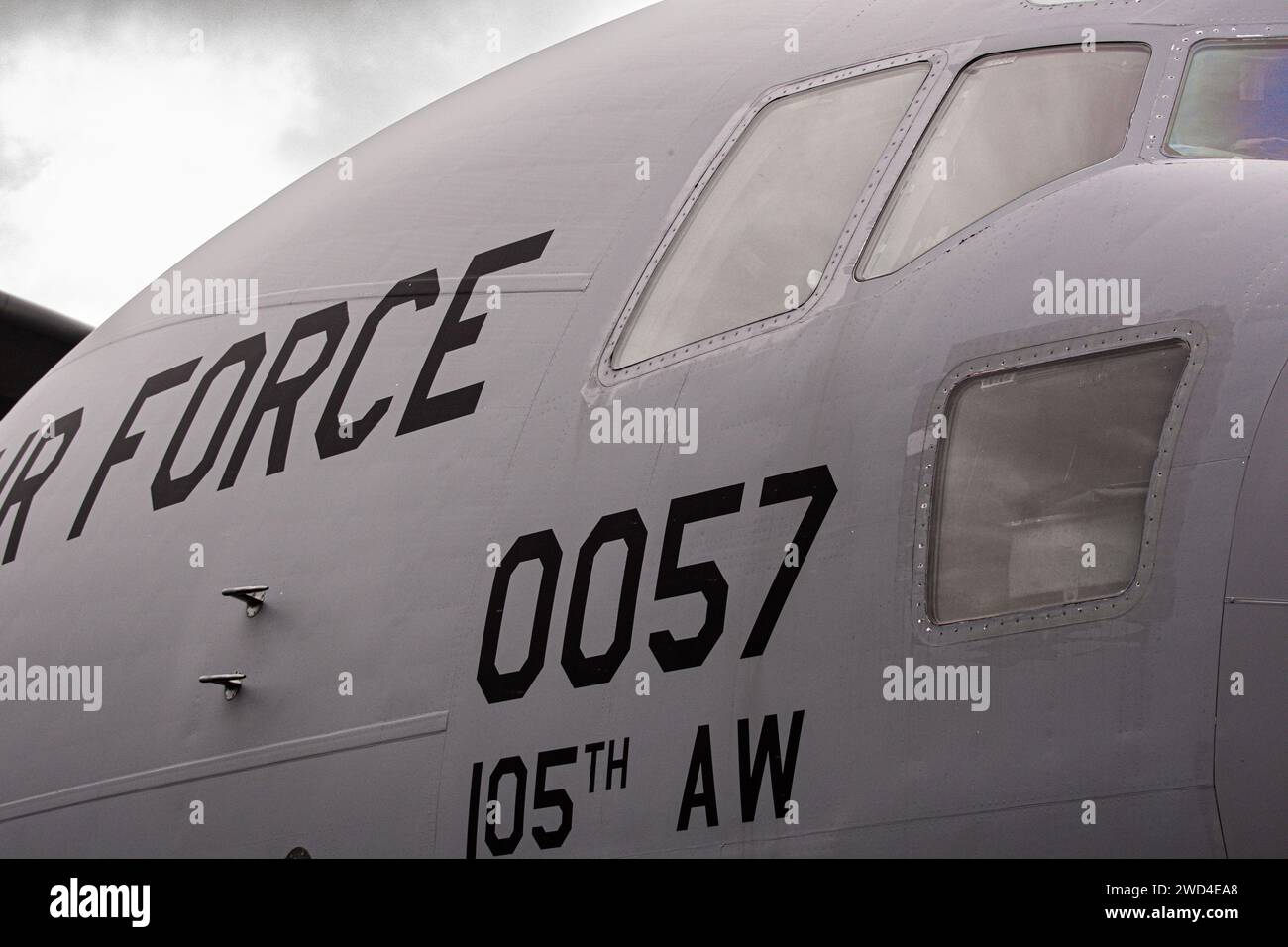 McDonnell Douglas C-17 Globemaster III (98-0057 USAF - 105h Air lift Wing) Big American Transport Aircraft Closeup del naso dell'aereo Foto Stock