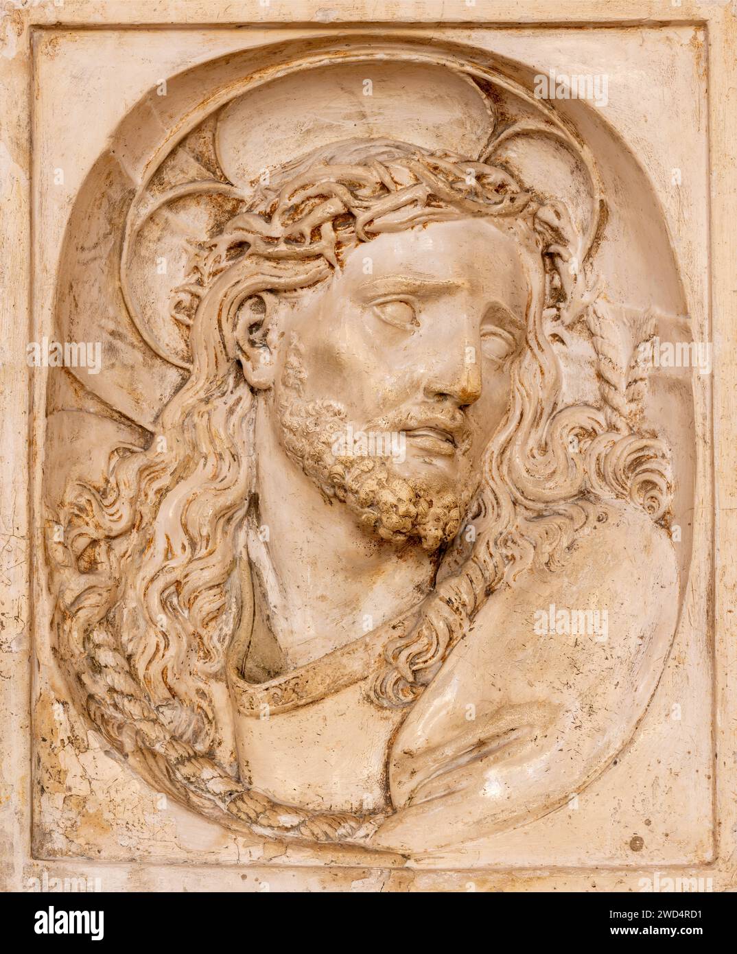 VICENZA, ITALIA - 5 NOVEMBRE 2023: Il rilievo in ceramica di Jesu torturato nella chiesa di San Lorenzo di un artista sconosciuto. Foto Stock
