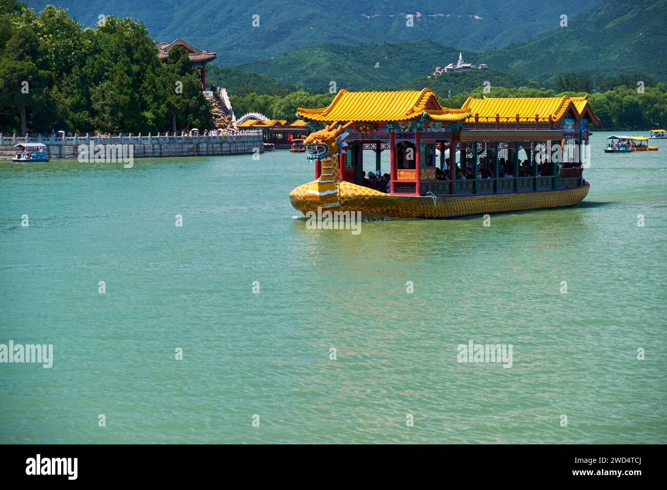 Dragon Boat sul lago Longtan, distretto di Dongchang, Pechino, Cina Foto Stock
