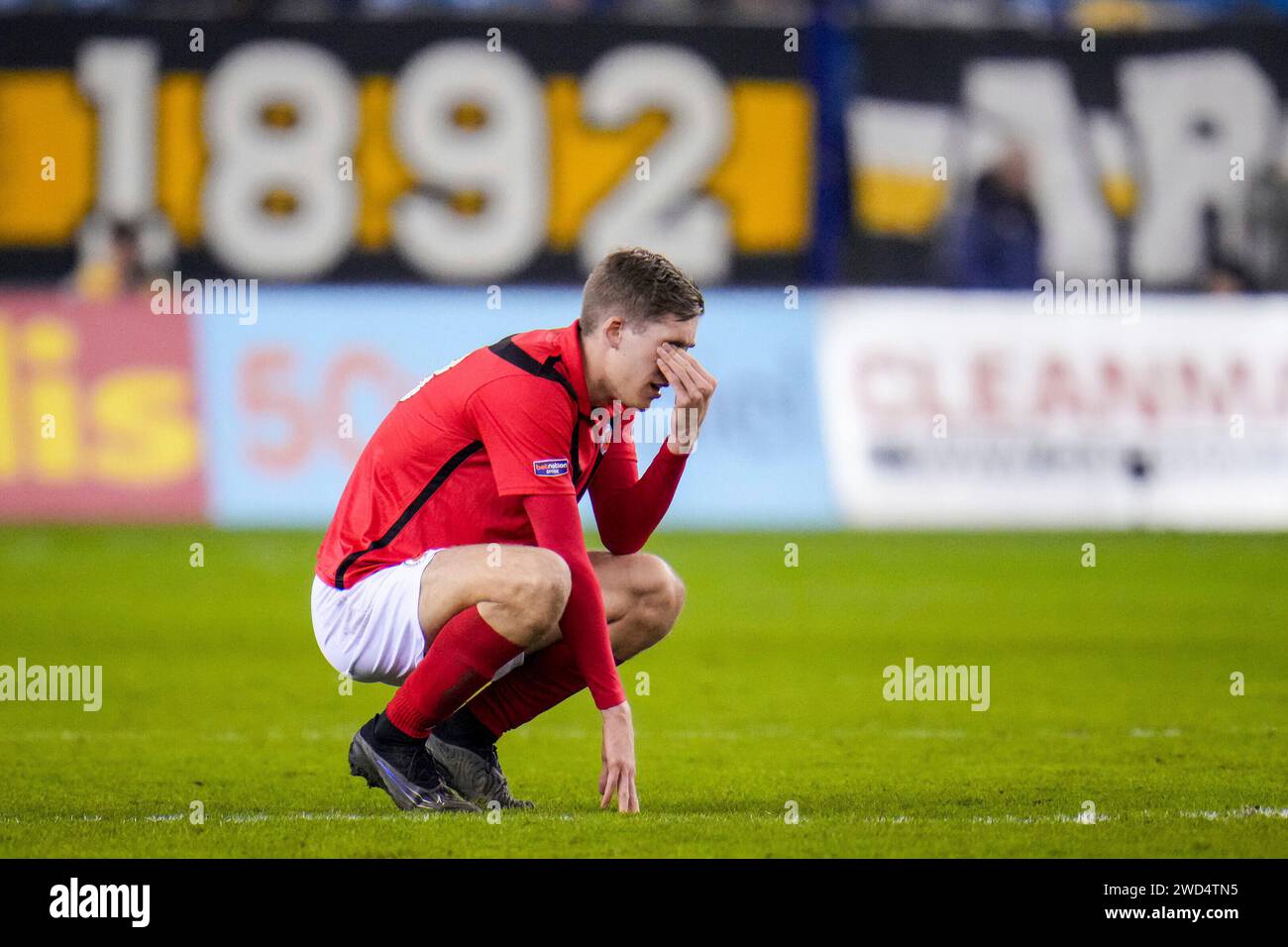 Arnhem, Paesi Bassi. 18 gennaio 2024. ARNHEM, PAESI BASSI - 18 GENNAIO: Wessel è stato della AFC Looks espulso durante il TOTO KNVB Cup match tra Vitesse e AFC al GelreDome il 18 gennaio 2024 ad Arnhem, Paesi Bassi. (Foto di Rene Nijhuis/Orange Pictures) credito: dpa/Alamy Live News Foto Stock