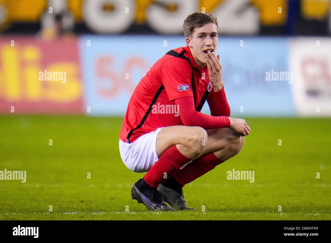 Arnhem, Paesi Bassi. 18 gennaio 2024. ARNHEM, PAESI BASSI - 18 GENNAIO: Wessel è stato della AFC Looks espulso durante il TOTO KNVB Cup match tra Vitesse e AFC al GelreDome il 18 gennaio 2024 ad Arnhem, Paesi Bassi. (Foto di Rene Nijhuis/Orange Pictures) credito: dpa/Alamy Live News Foto Stock