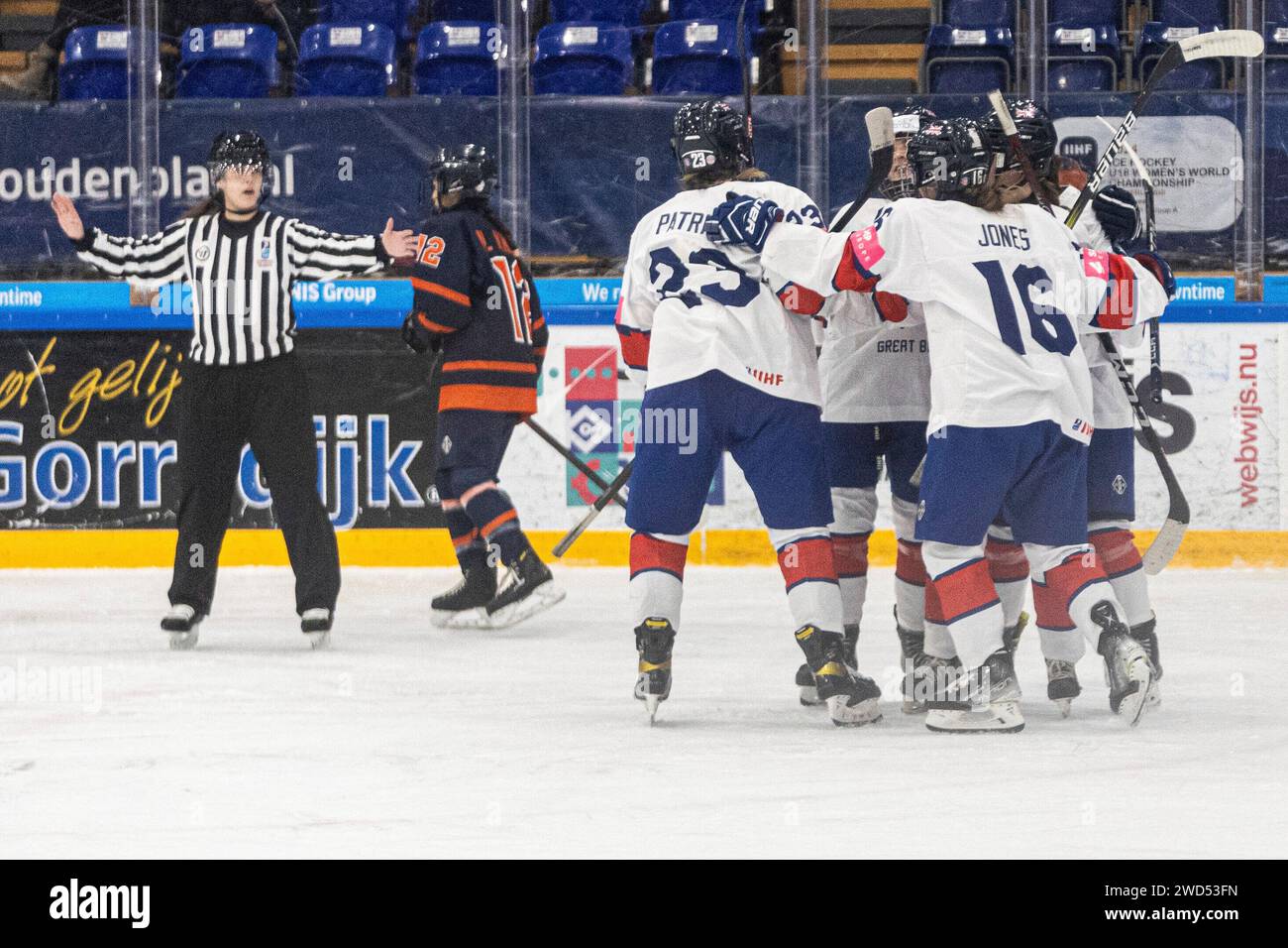 Heerenveen, Niederlande. 18 gennaio 2024. HEERENVEEN, PAESI BASSI - 18 NOVEMBRE: La Gran Bretagna festeggia un gol durante il Campionato del mondo femminile U18 su Thialf il 18 gennaio 2024 a Heerenveen, Paesi Bassi (foto di Ricardo Veen/Orange Pictures) credito: dpa/Alamy Live News Foto Stock