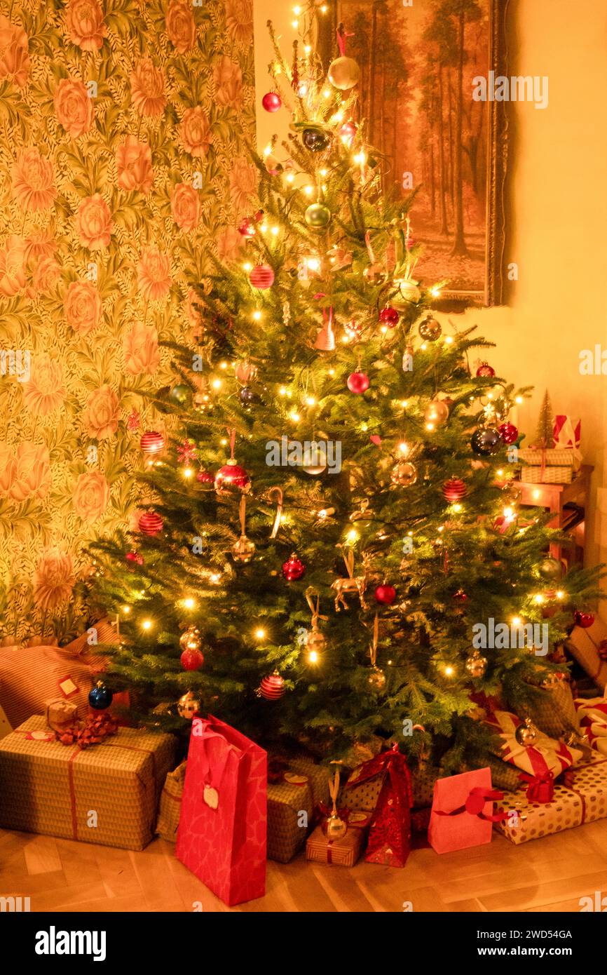 Albero di Natale e regali Foto Stock