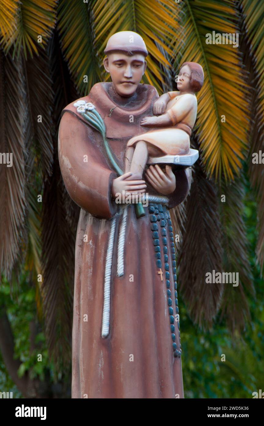 Sacerdoti e suore della Missione di San Antonio statua, la Missione di San Antonio de Pala, Pala Indian Reservation, California Foto Stock
