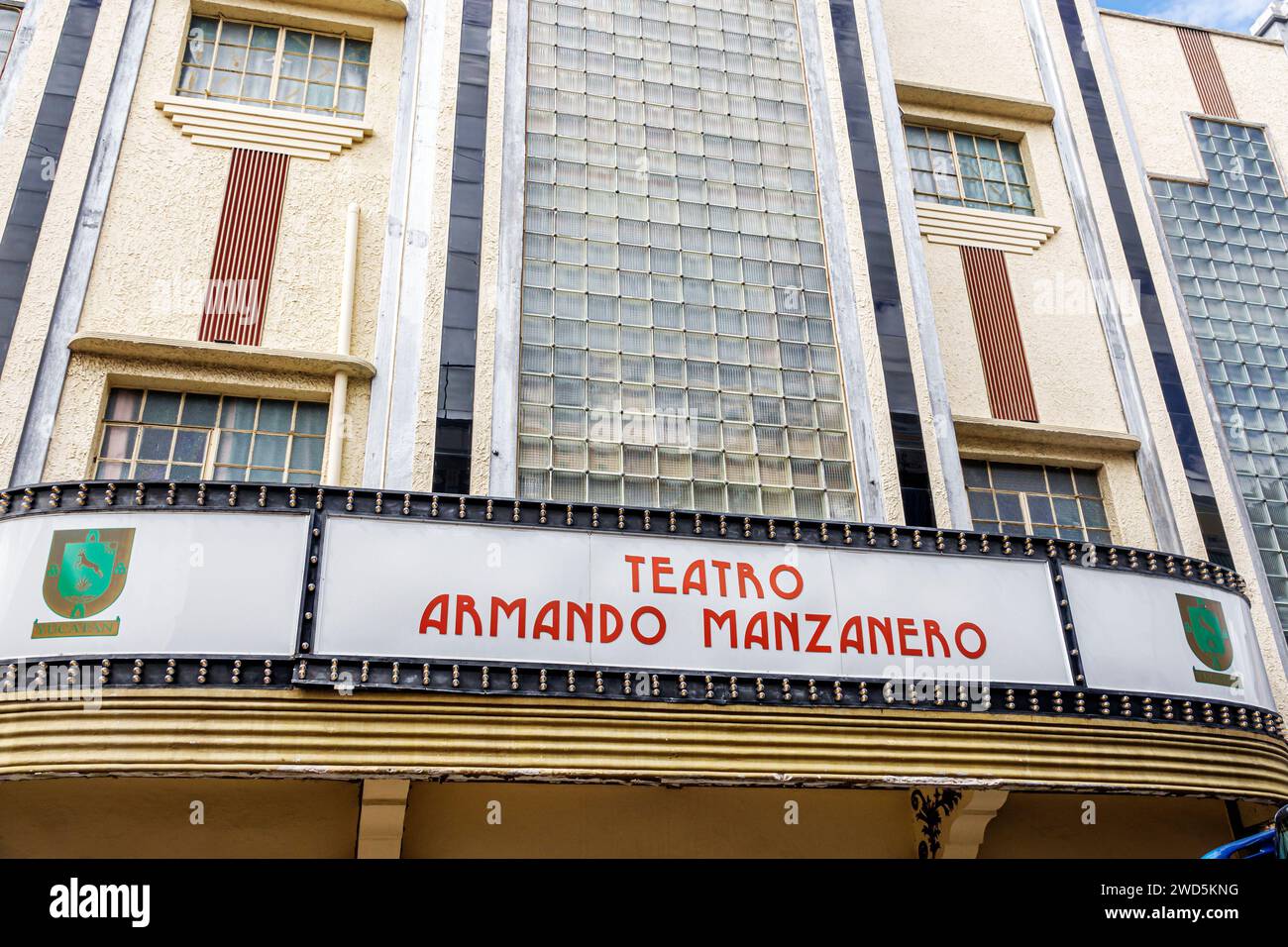 Merida Mexico, centro storico, Teatro Armando Manzanero, esterno, ingresso frontale dell'edificio, tendone del teatro, dow Foto Stock