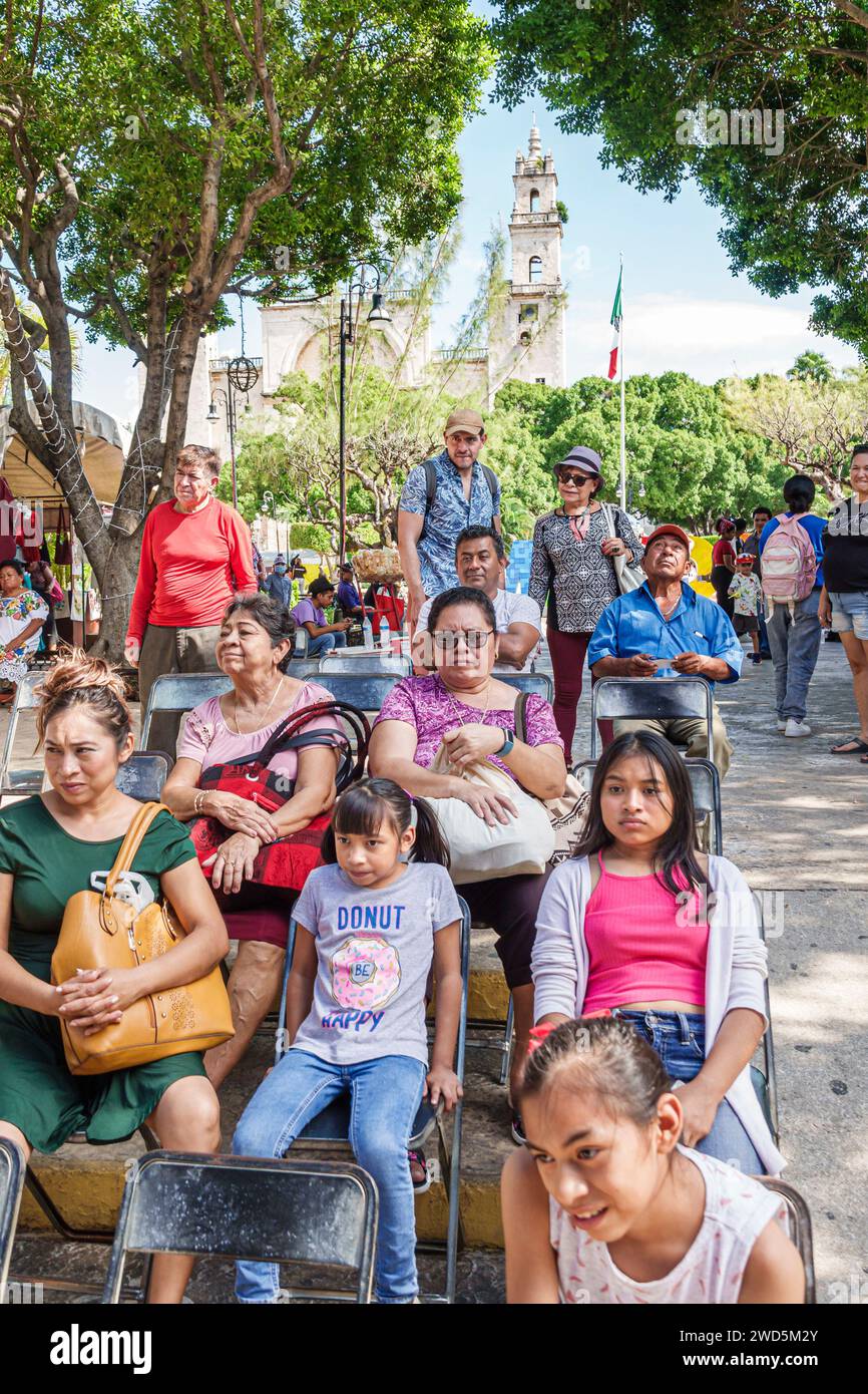 Merida Mexico, centro storico, parco pubblico Plaza grande, attività settimanali per famiglie, adolescenti adolescenti, adolescenti adolescenti Foto Stock