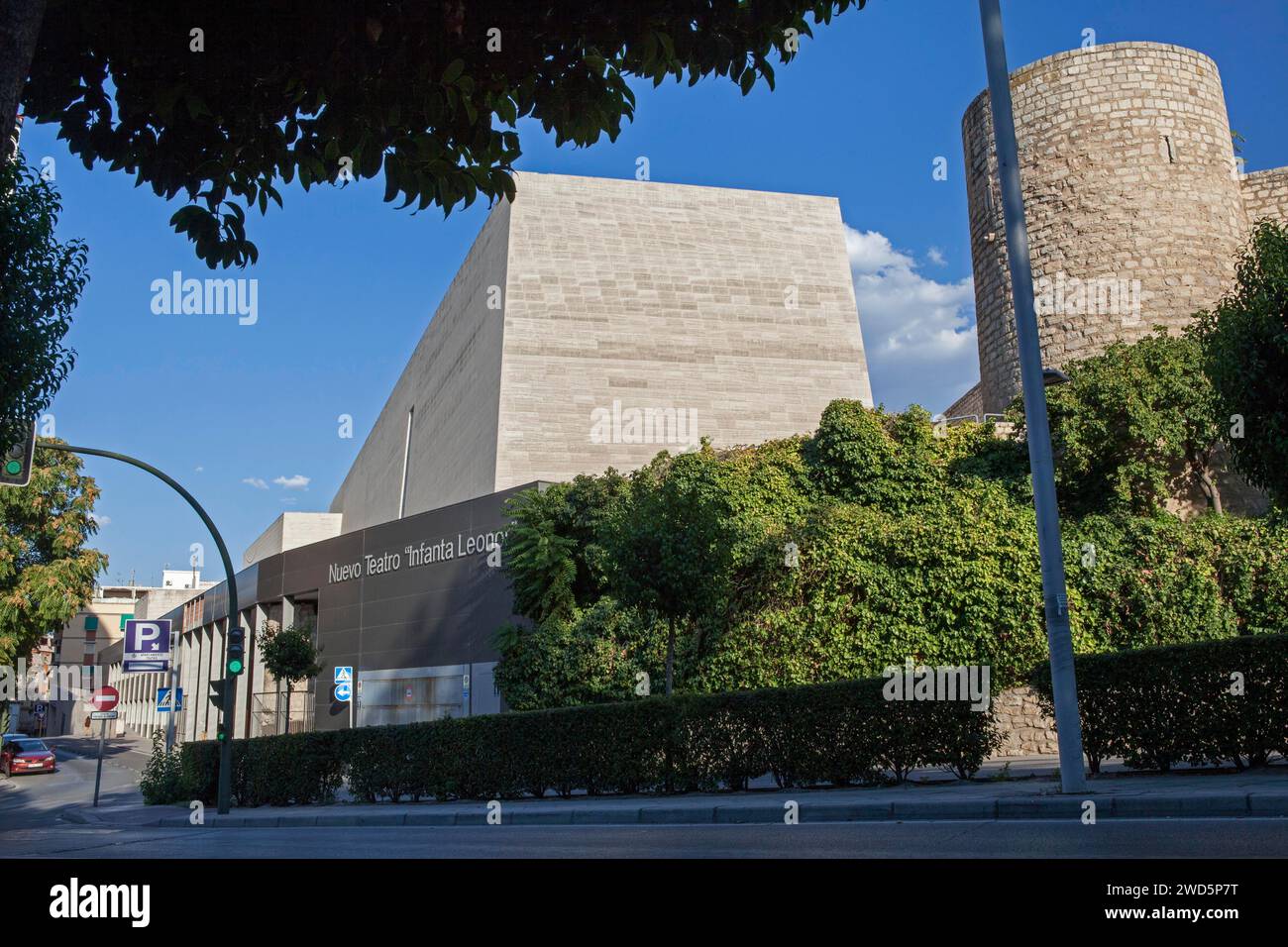 Ingresso principale del nuovo teatro Infanta Leonor, Jaen, Spagna, Europa Foto Stock