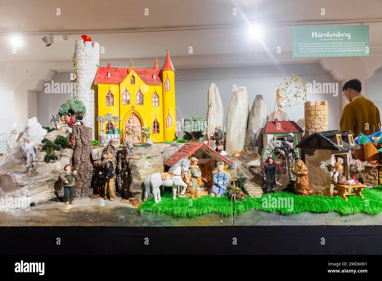 Nel corso dell'anno, lo Stadtmuseum Pirna sarà un museo da favola: Figure teatrali del Puppentheater Bautzen e figure di film d'animazione Foto Stock